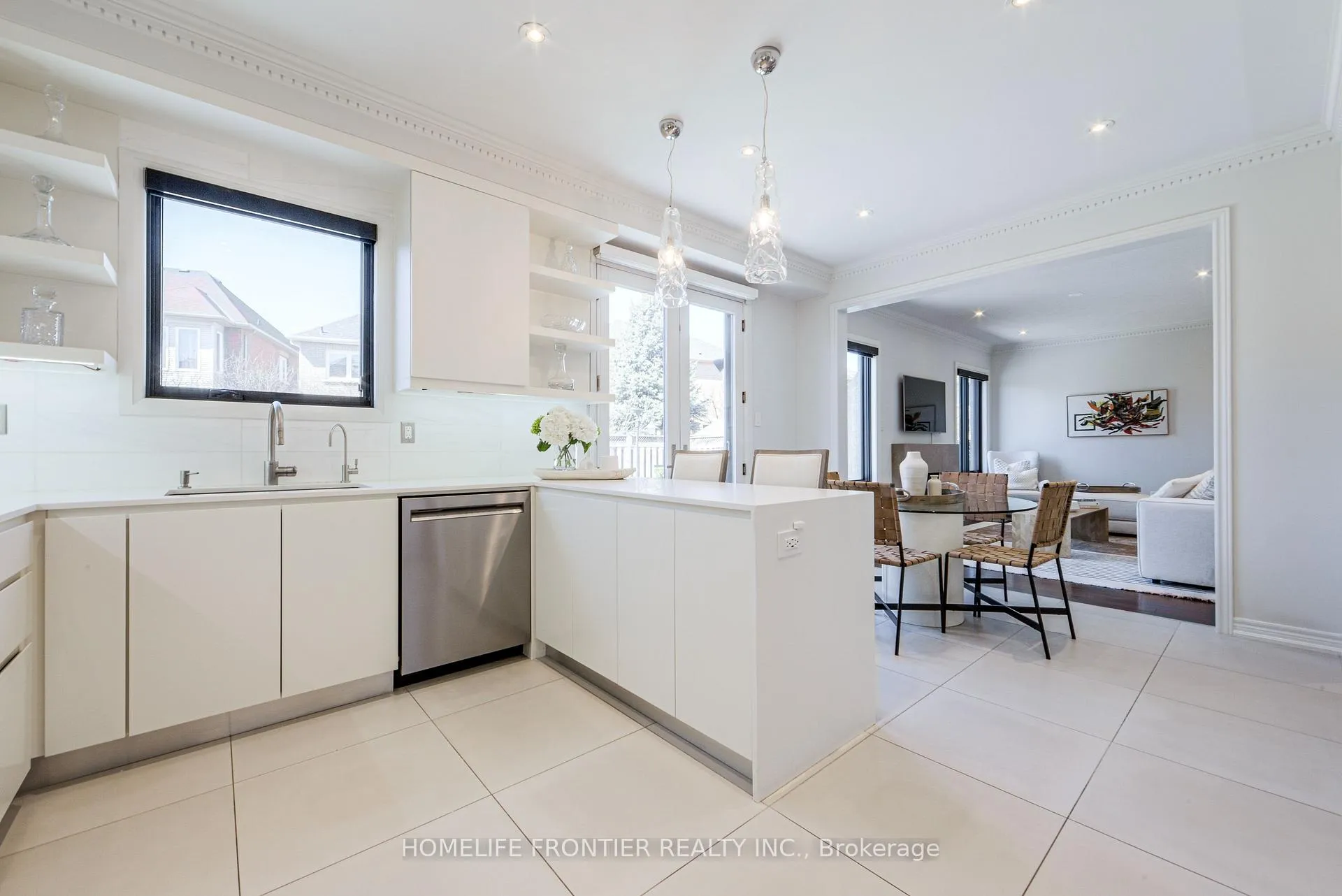 Photo 7 of 126 Forecastle Road, Vaughan, Patterson — HOMEH