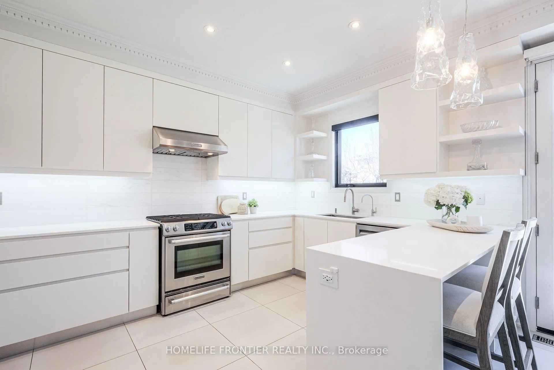 Photo 8 of 126 Forecastle Road, Vaughan, Patterson — HOMEH