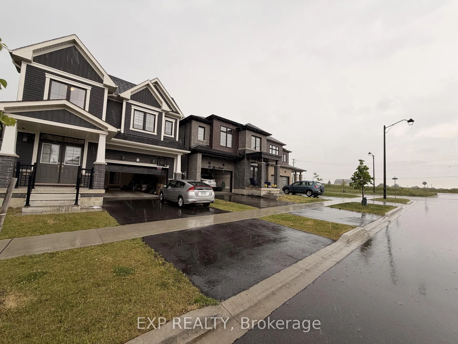 Photo 6 of 187 Lilac Circle, Haldimand — HOMEH