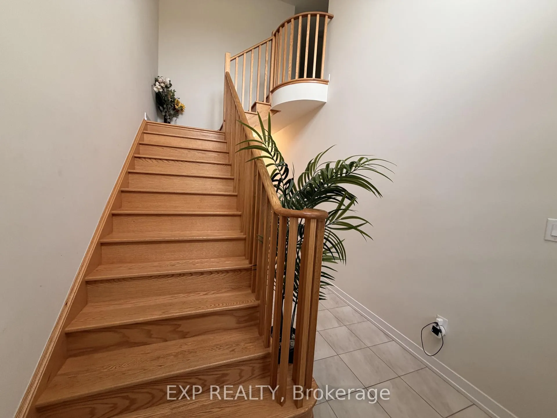 Photo 25 of 187 Lilac Circle, Haldimand — HOMEH