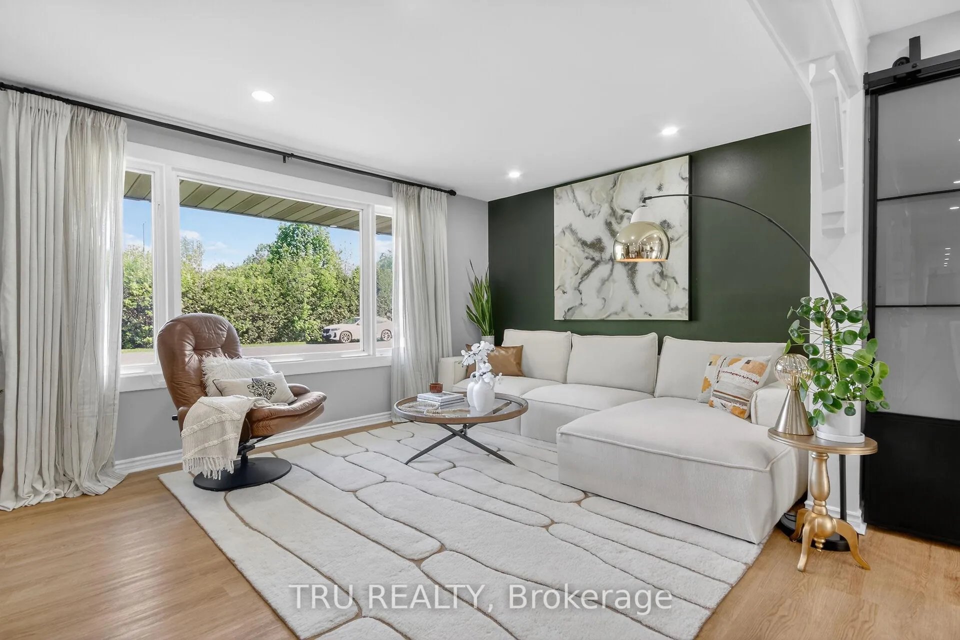 Photo 12 of 19 Todd Drive, Ottawa, Richmond — HOMEH
