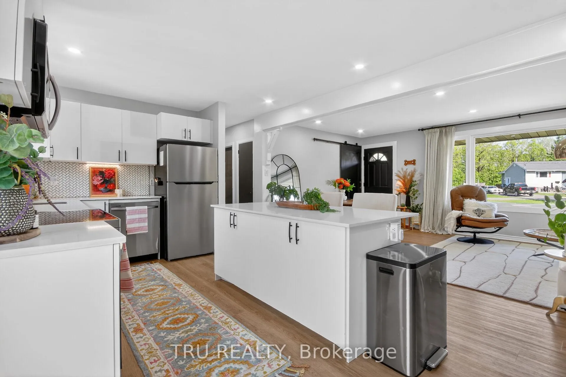 Photo 13 of 19 Todd Drive, Ottawa, Richmond — HOMEH