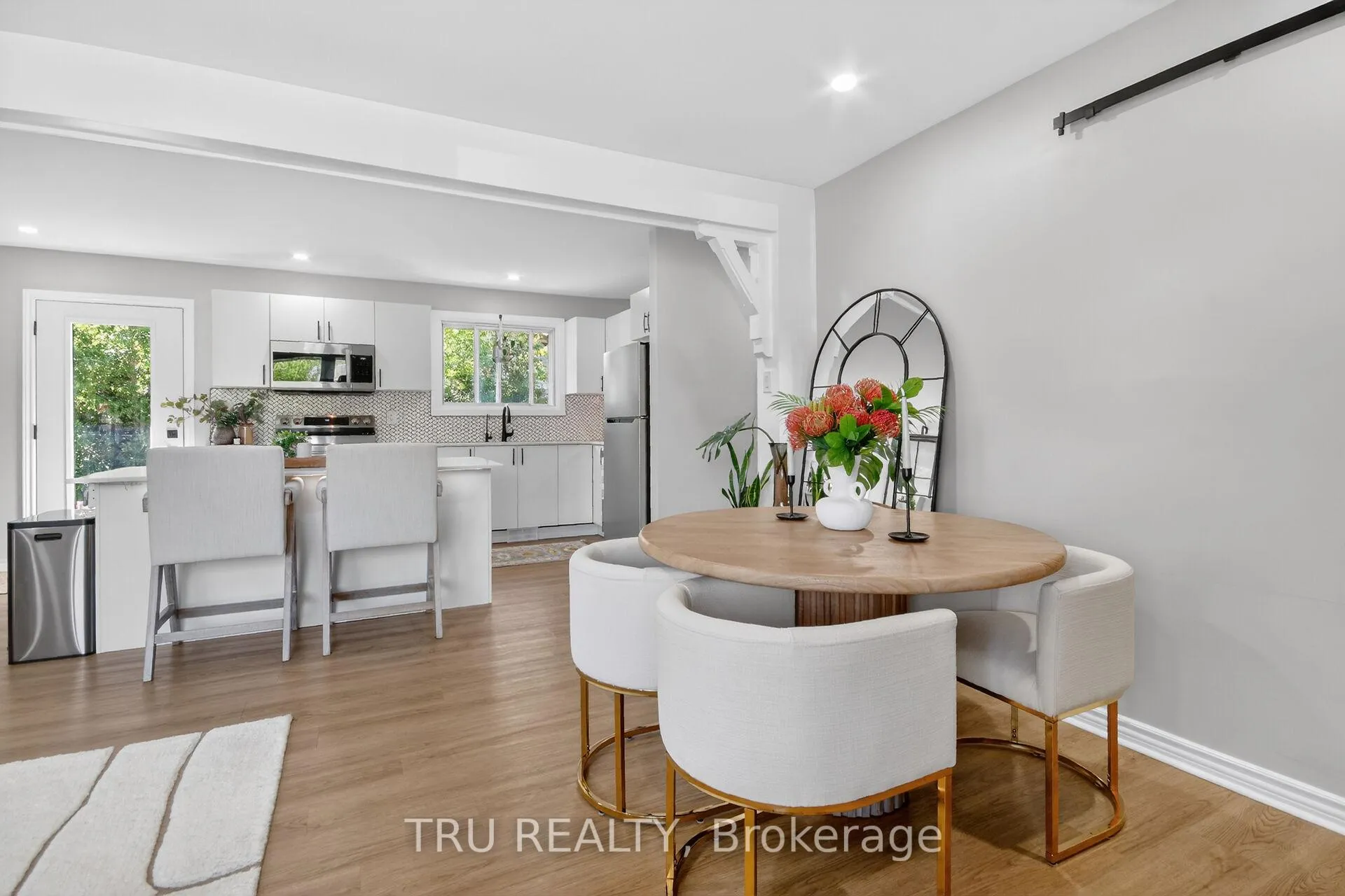 Photo 23 of 19 Todd Drive, Ottawa, Richmond — HOMEH