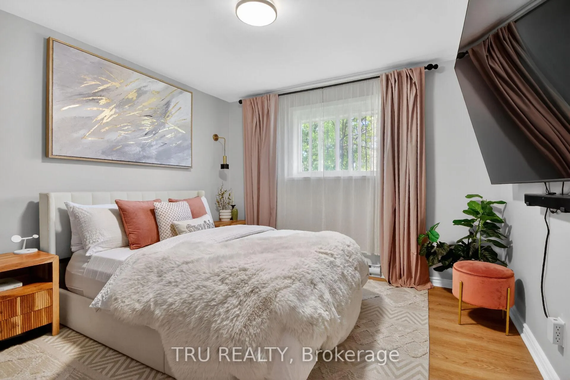 Photo 24 of 19 Todd Drive, Ottawa, Richmond — HOMEH