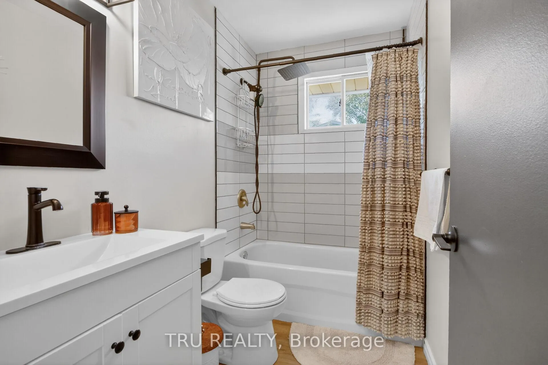 Photo 31 of 19 Todd Drive, Ottawa, Richmond — HOMEH