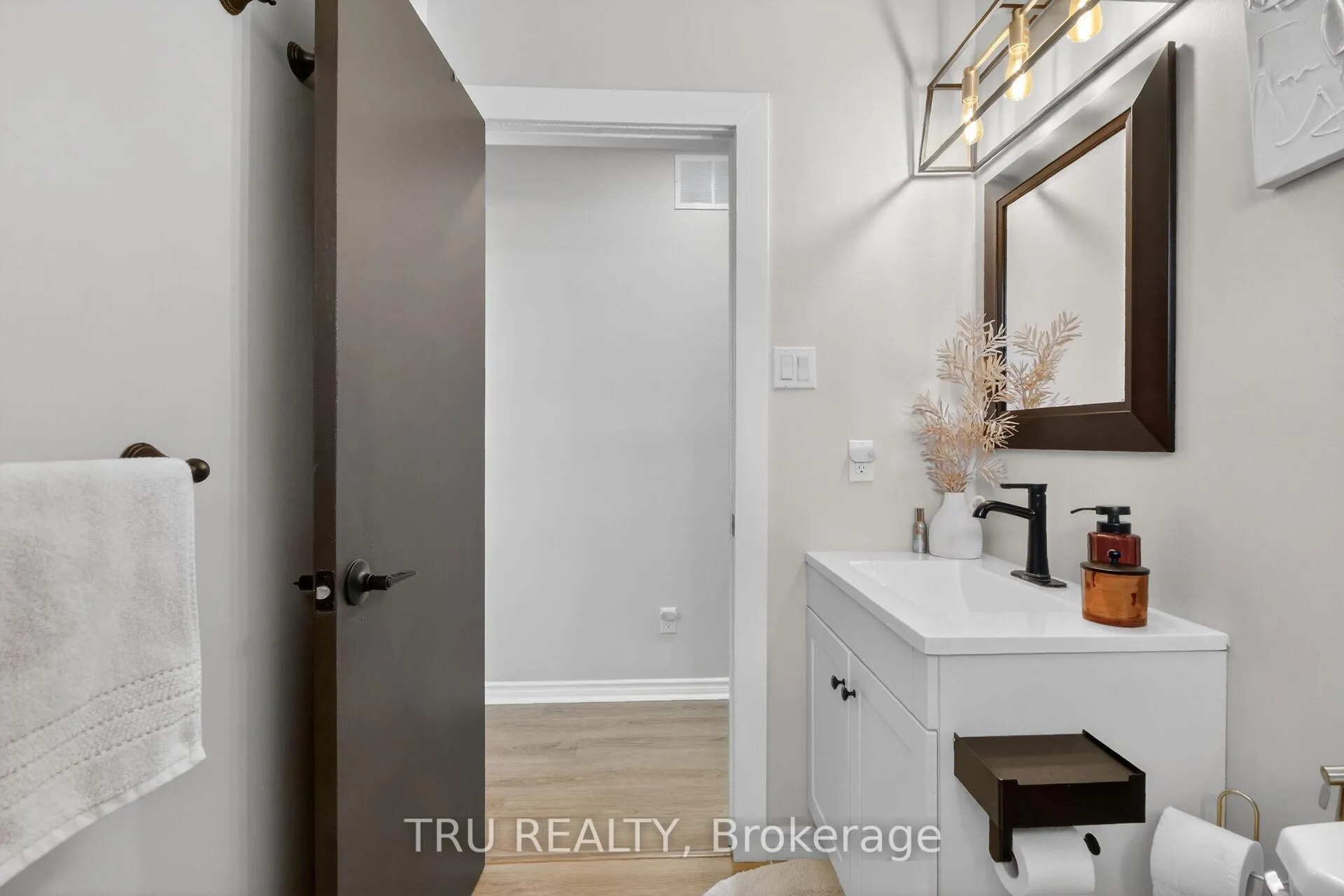 Photo 33 of 19 Todd Drive, Ottawa, Richmond — HOMEH