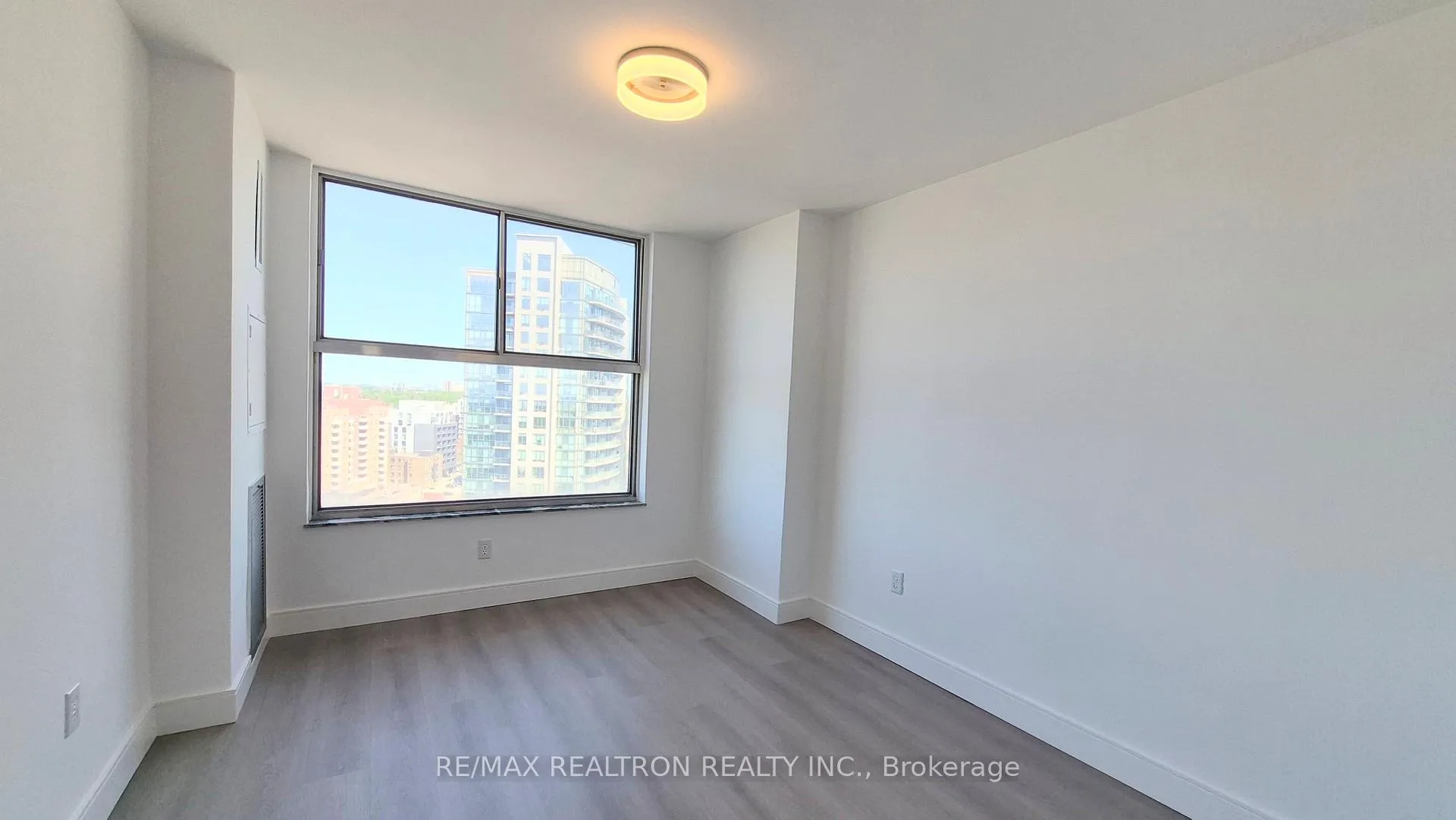 Photo 2 of Unit 1606, 21 Vaughan Road, Toronto, Wychwood — HOMEH