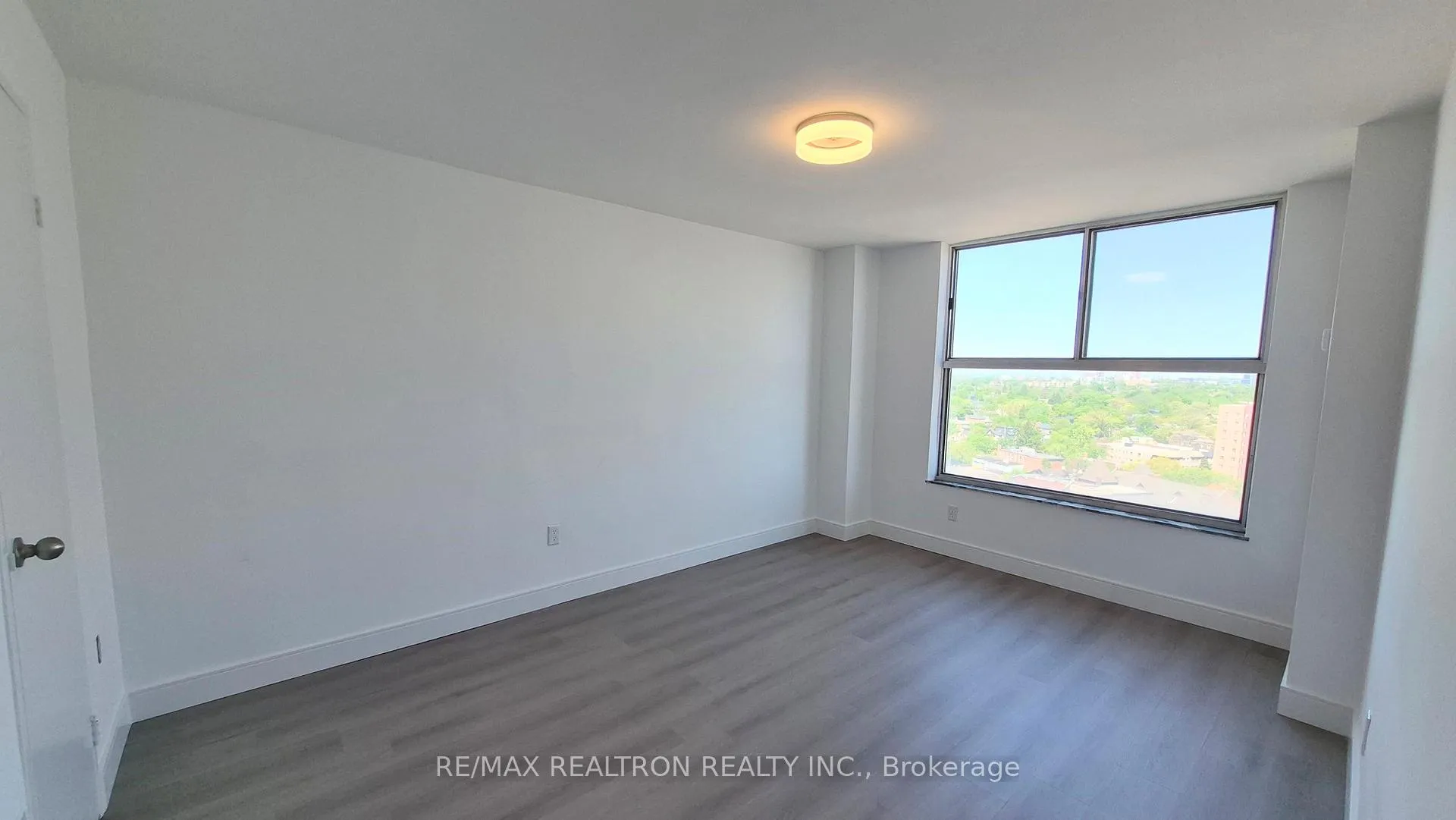 Photo 3 of Unit 1606, 21 Vaughan Road, Toronto, Wychwood — HOMEH