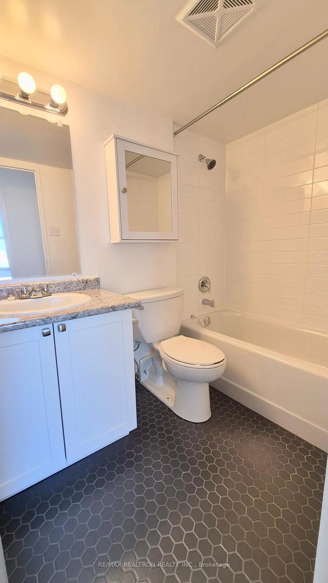 Photo 5 of Unit 1606, 21 Vaughan Road, Toronto, Wychwood — HOMEH