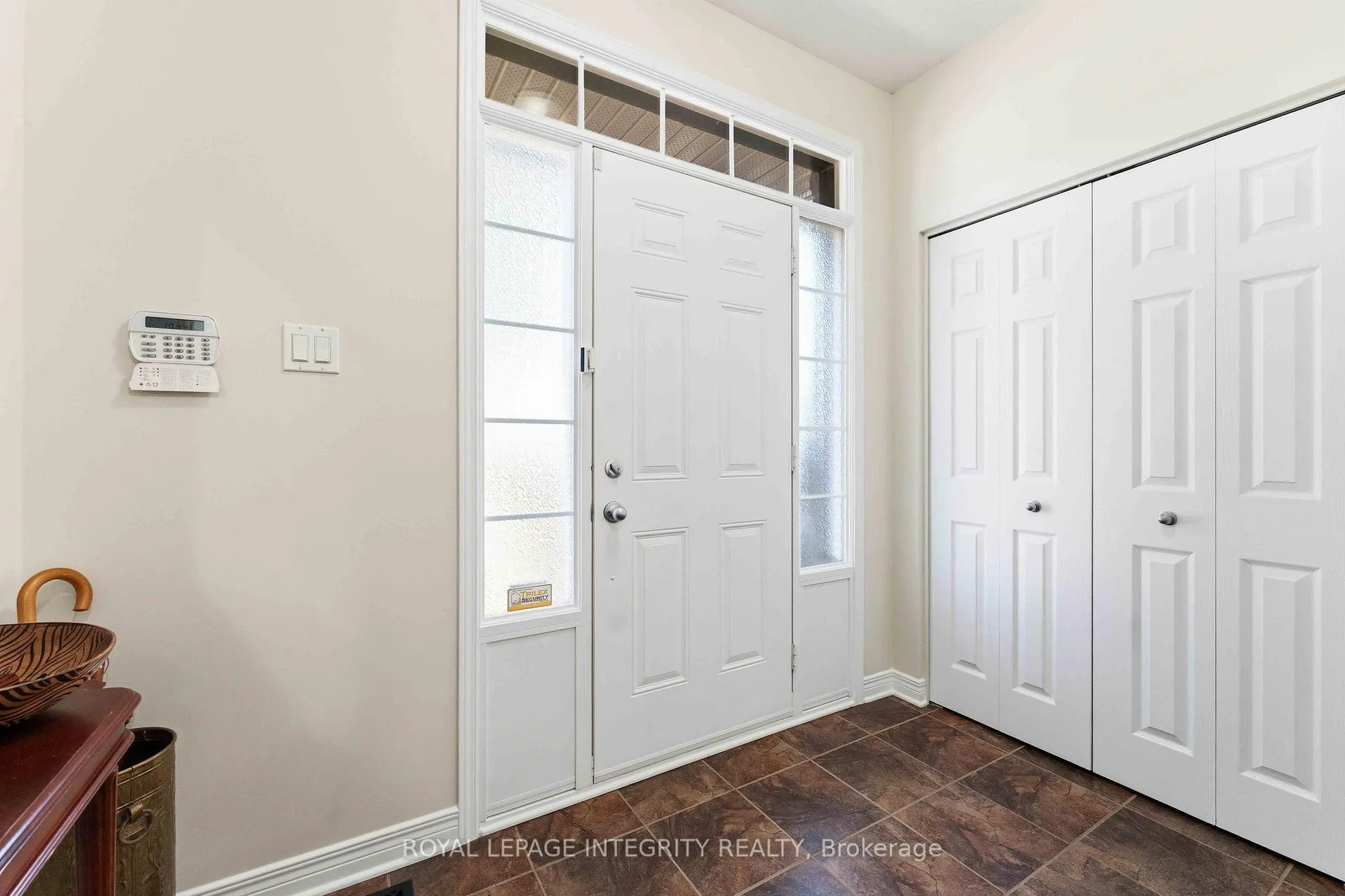 Photo 4 of 347 Antigonish Avenue, Ottawa, Springridge/East Village — HOMEH
