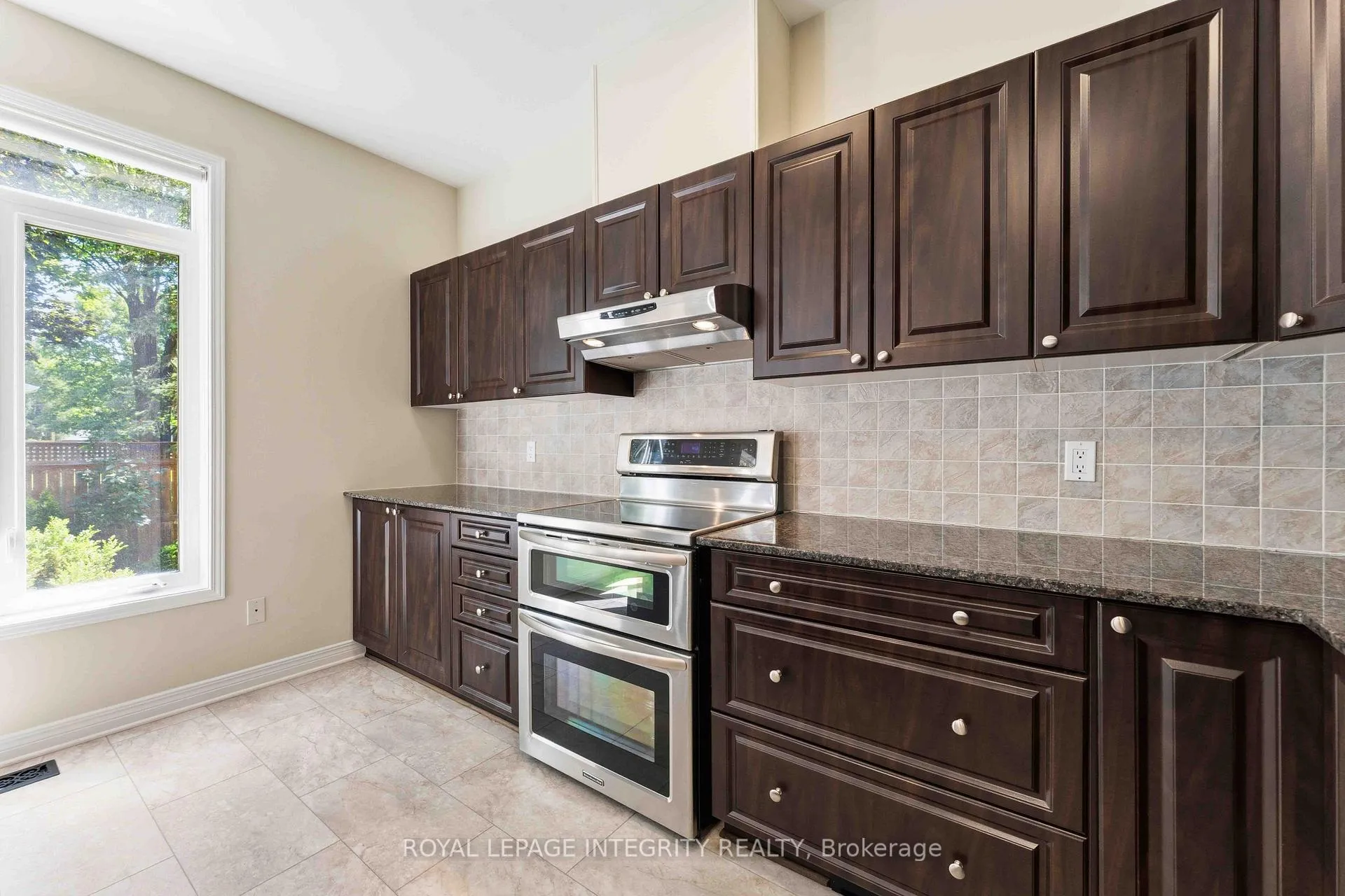 Photo 15 of 347 Antigonish Avenue, Ottawa, Springridge/East Village — HOMEH