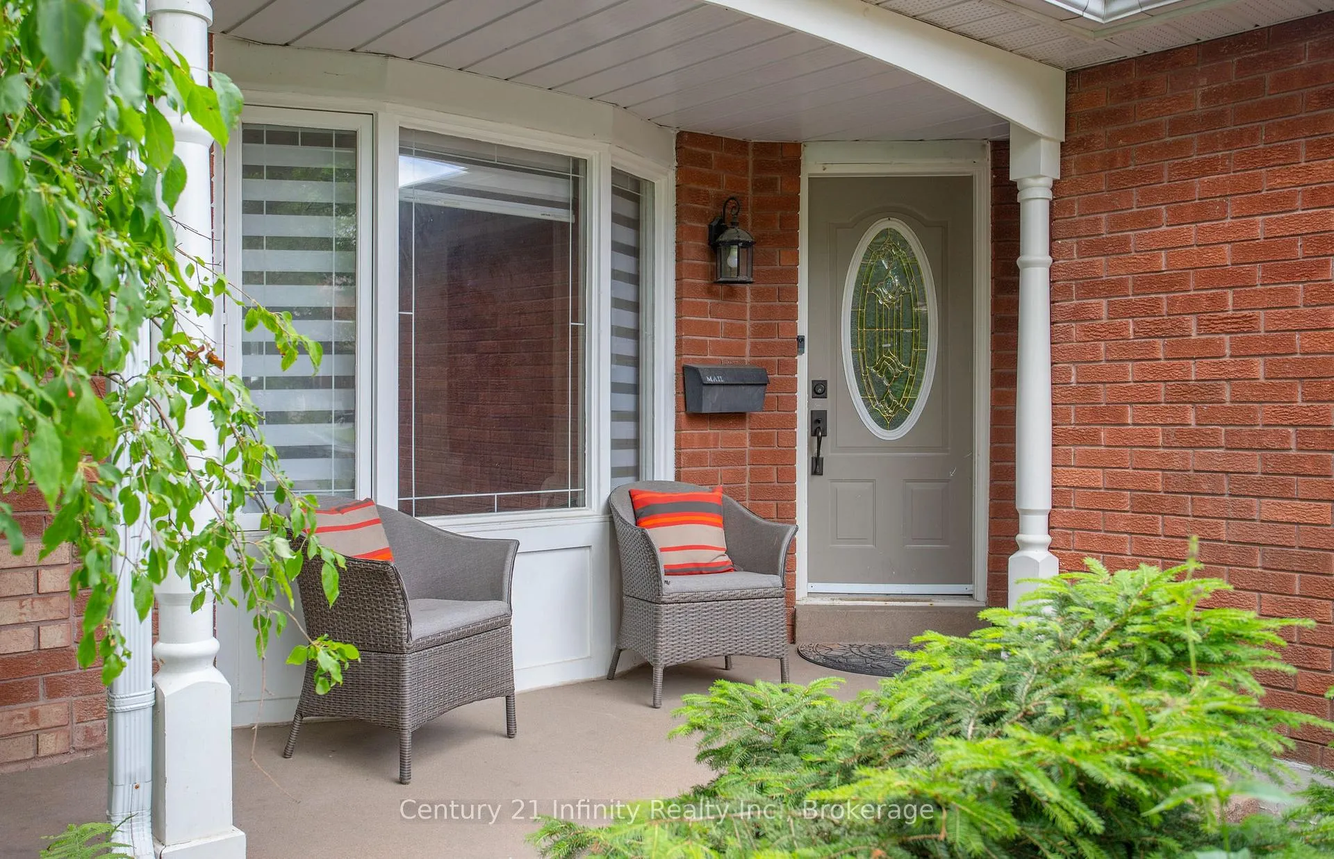 Photo 2 of 1144 Thimbleberry Circle, Oshawa, Eastdale — HOMEH