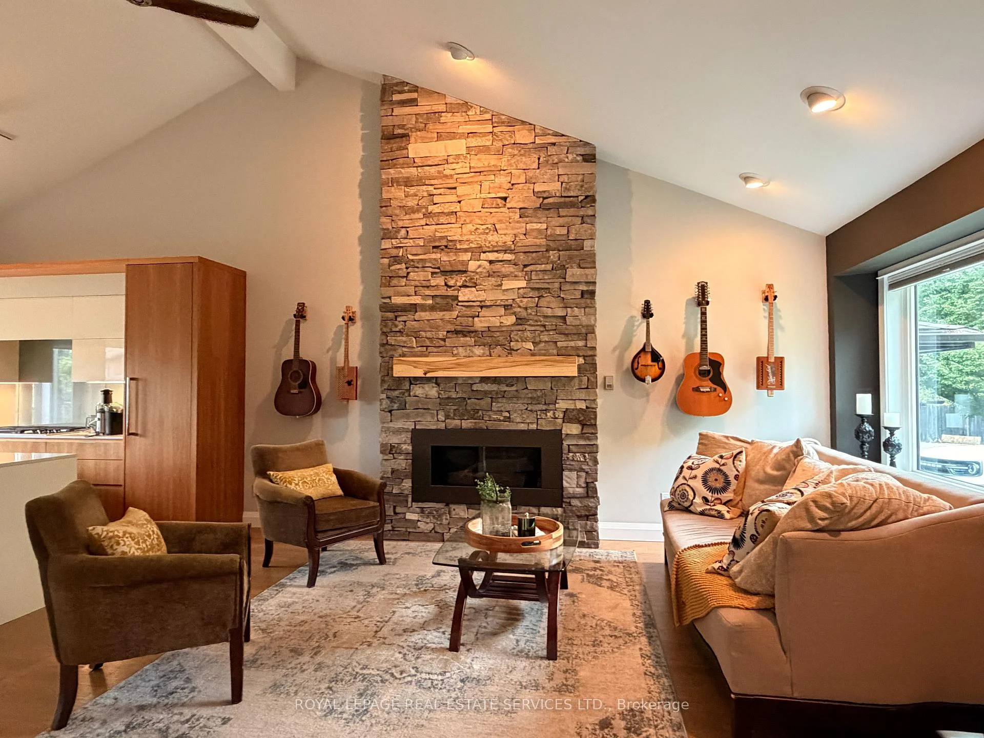 Photo 4 of 17 Mckay Court, Hamilton, Dundas — HOMEH