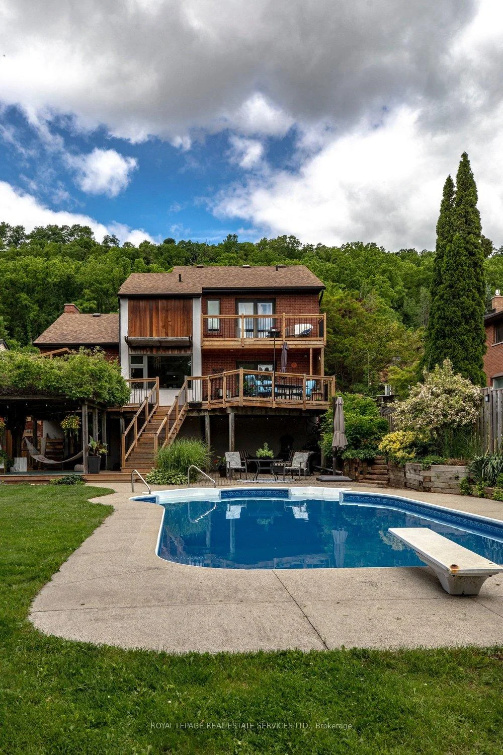 Photo 100 of 17 Mckay Court, Hamilton, Dundas — HOMEH