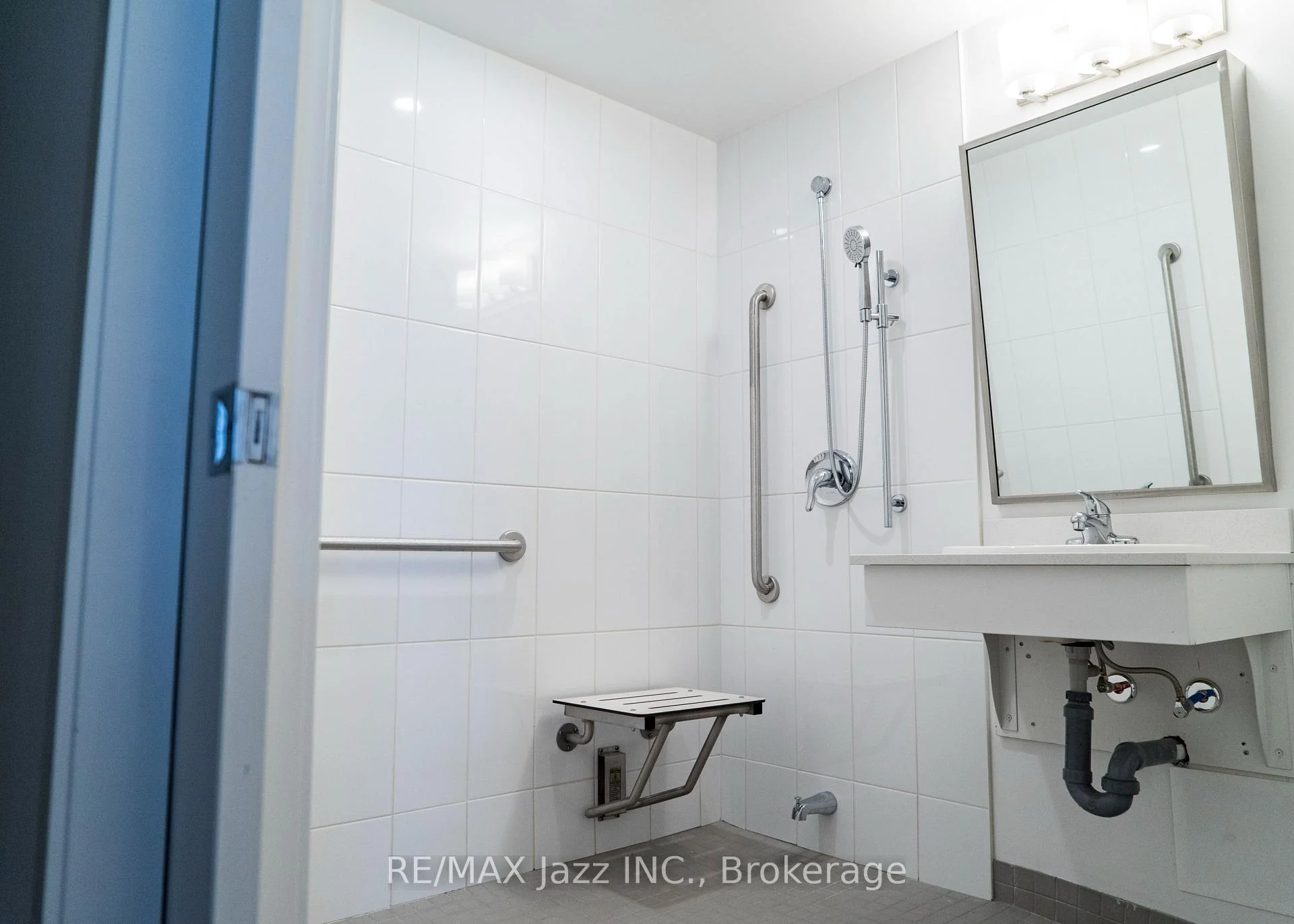 Photo 4 of Unit 719, 100 Bond Street E, Oshawa, O'Neill — HOMEH