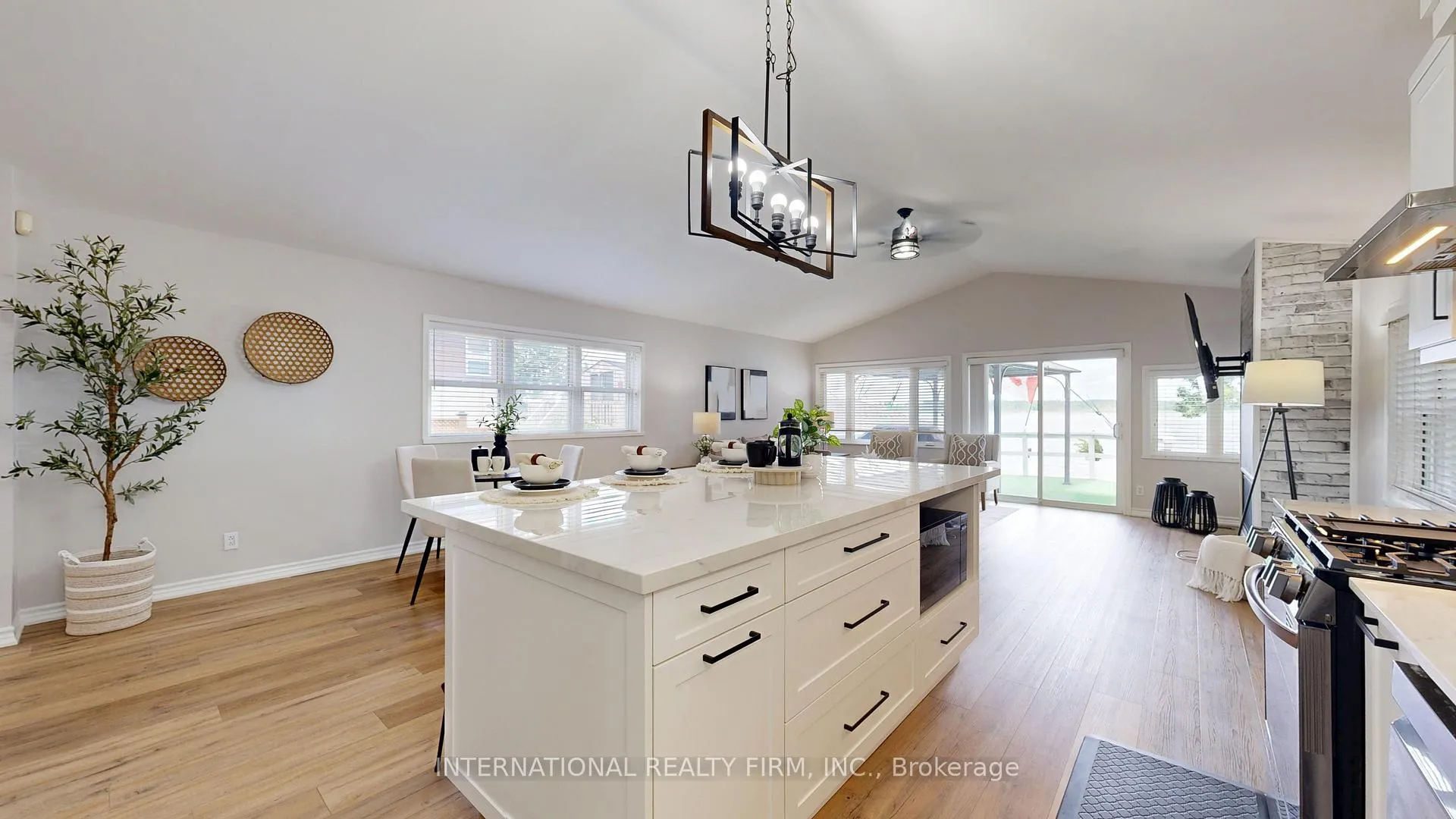 Photo 12 of 356 Platten Boulevard, Scugog, Rural Scugog — HOMEH