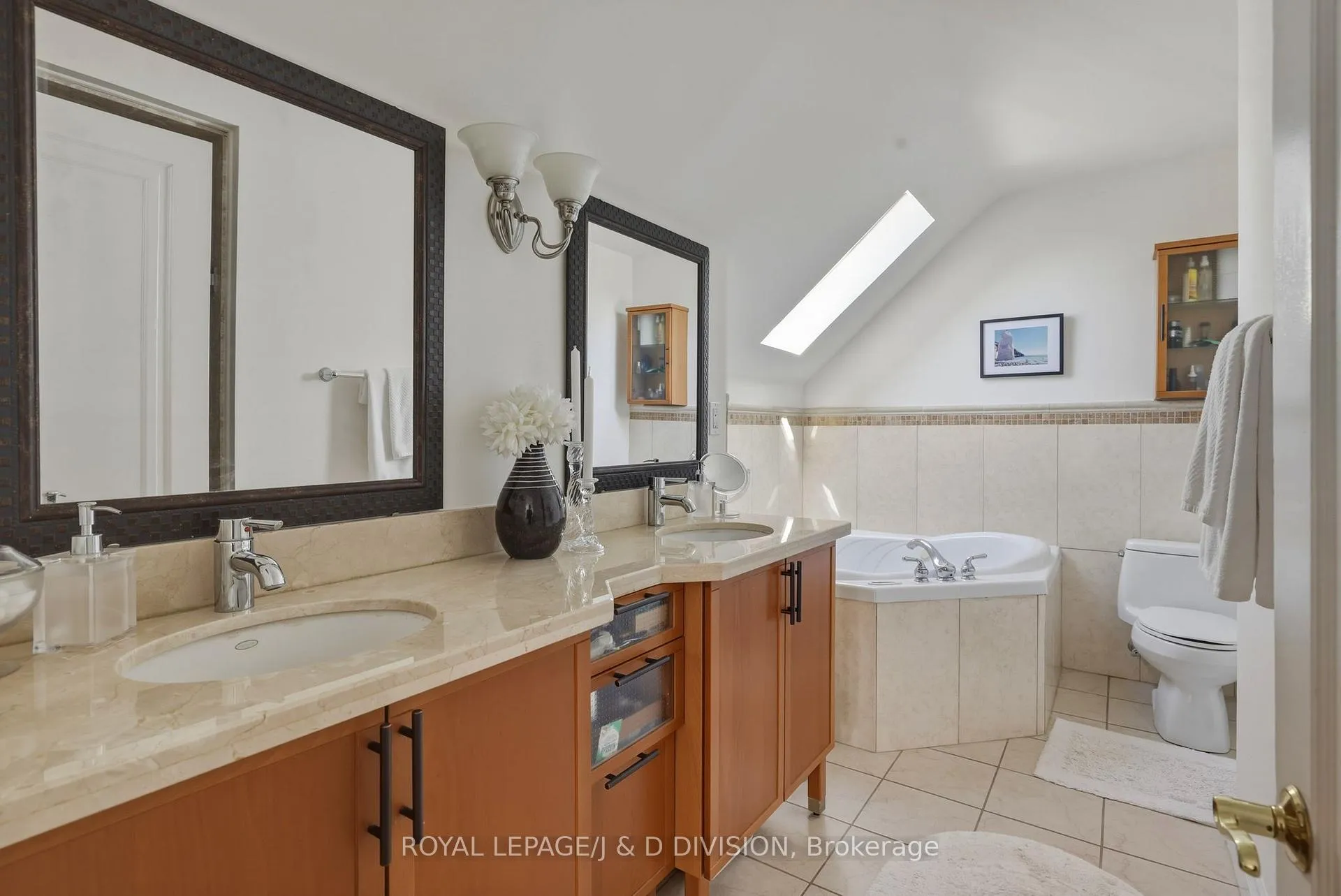 Photo 25 of 111 Warwood Road, Etobicoke, Islington-City Centre West — HOMEH