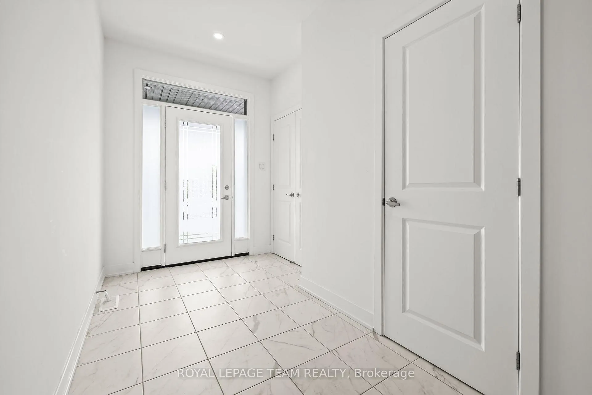 Photo 2 of 47 Moosonee Crescent, Ottawa, Riverside South/Gloucester Glen — HOMEH