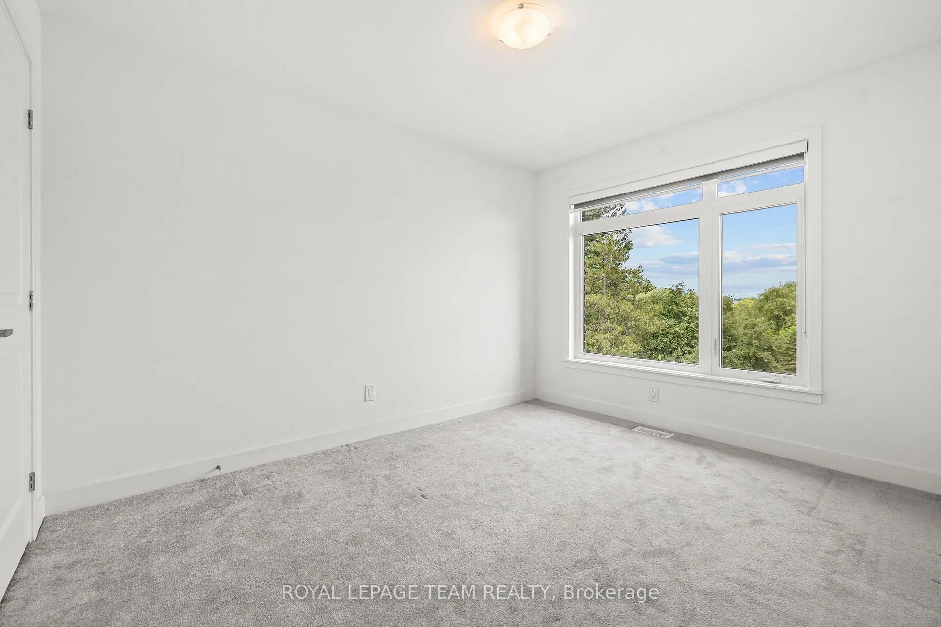 Photo 15 of 47 Moosonee Crescent, Ottawa, Riverside South/Gloucester Glen — HOMEH