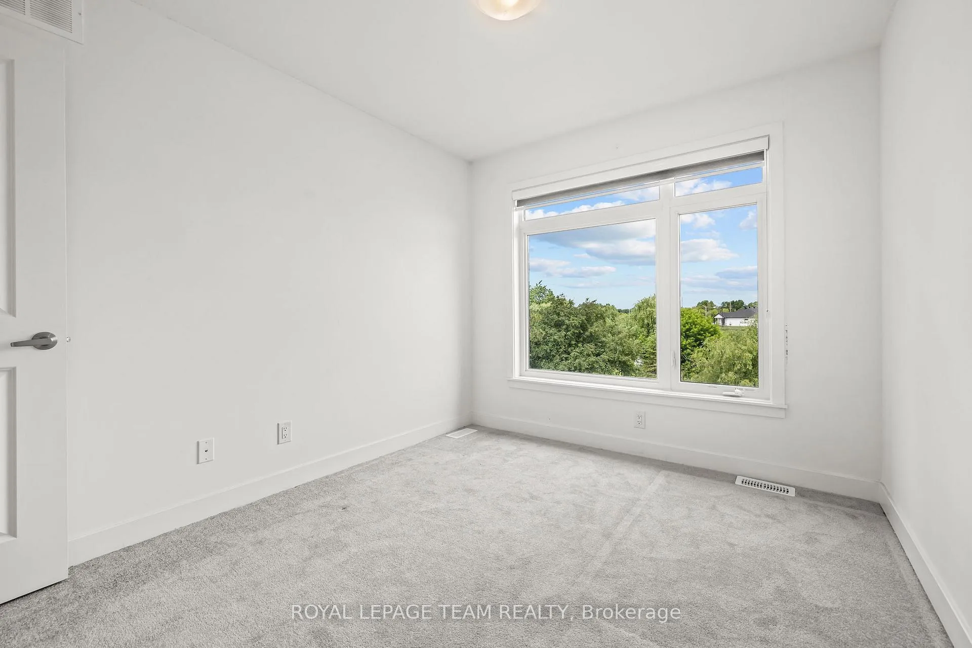 Photo 17 of 47 Moosonee Crescent, Ottawa, Riverside South/Gloucester Glen — HOMEH