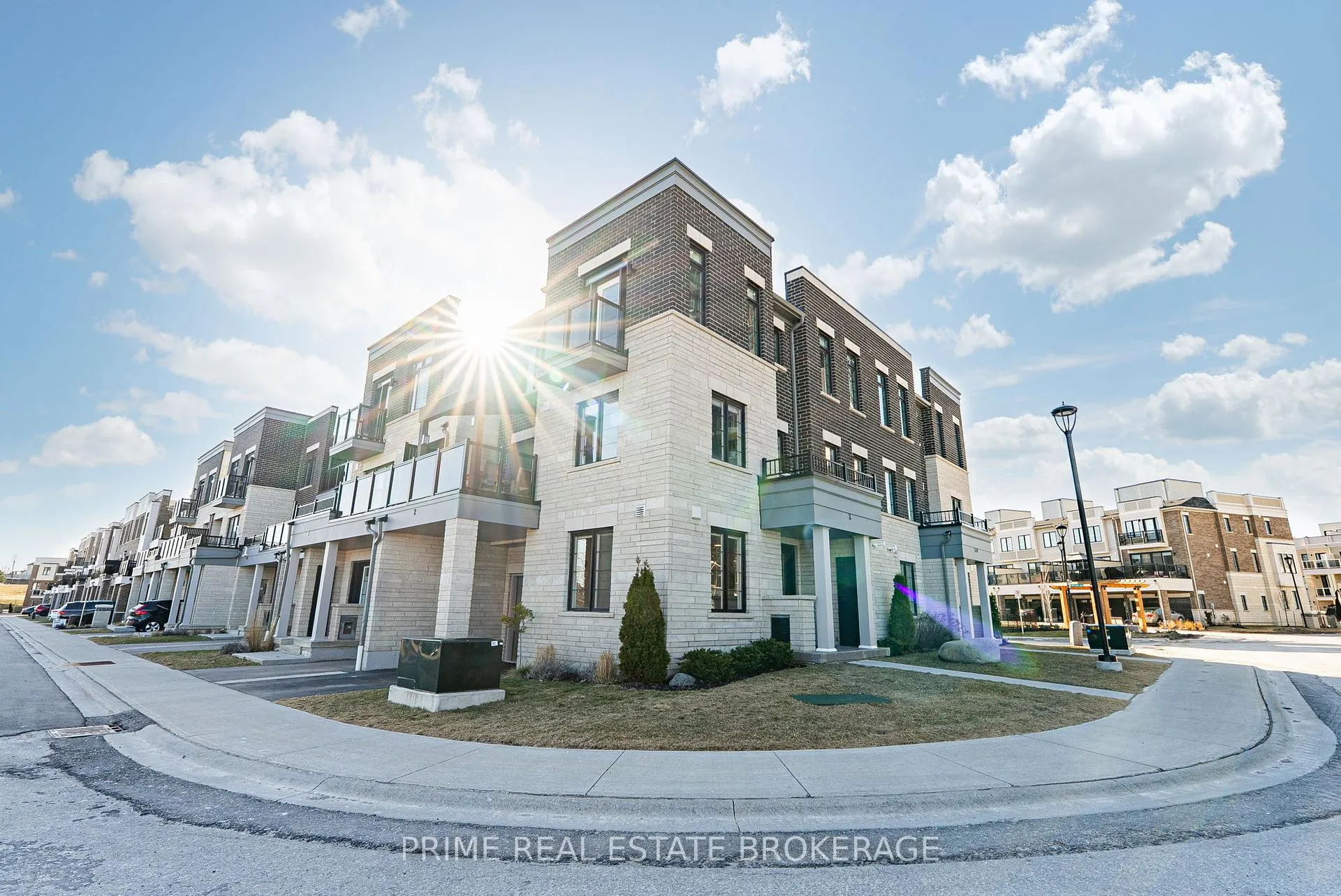 Photo 1 of 2 King William Way, Clarington, Bowmanville — HOMEH