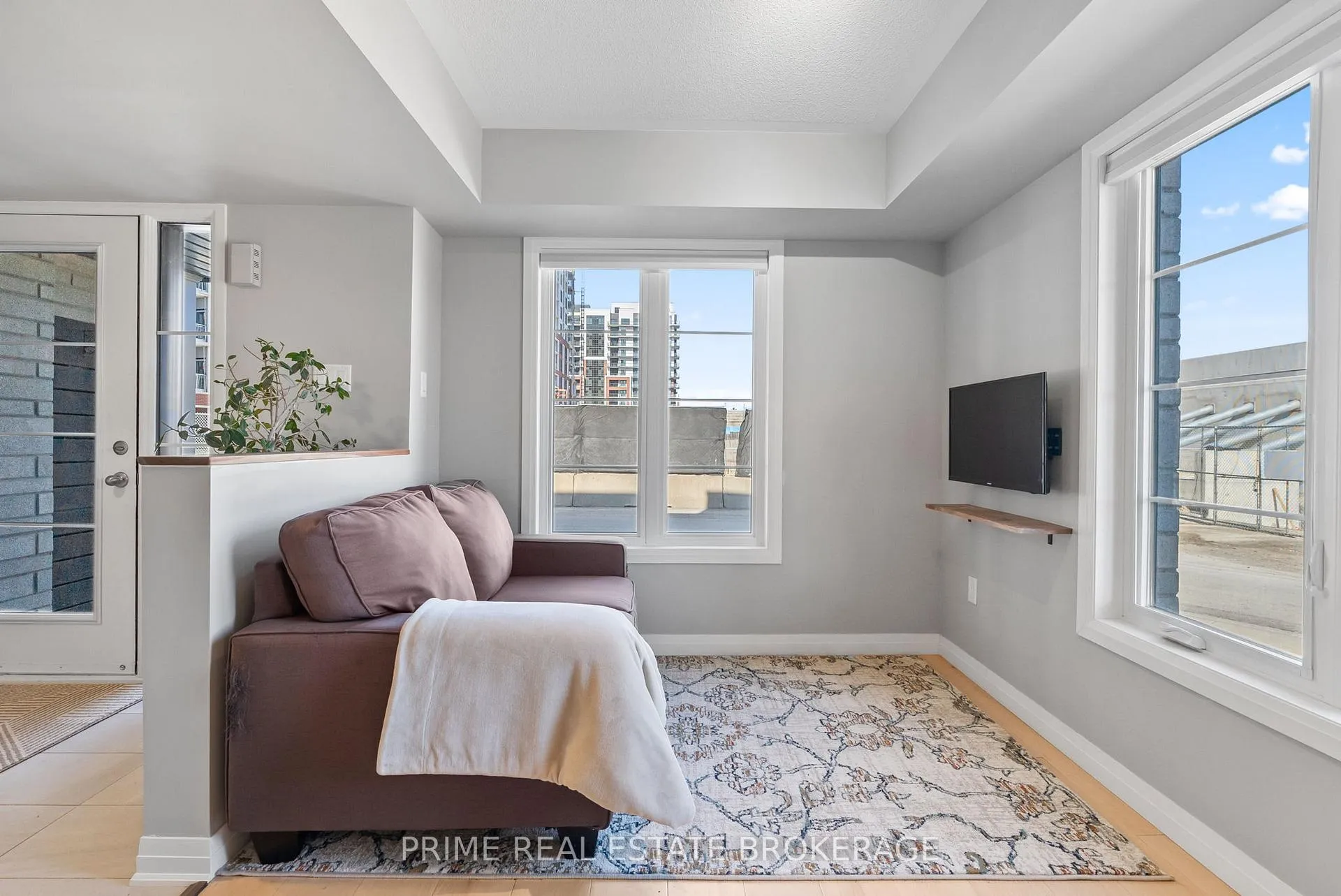 Photo 8 of 2 King William Way, Clarington, Bowmanville — HOMEH