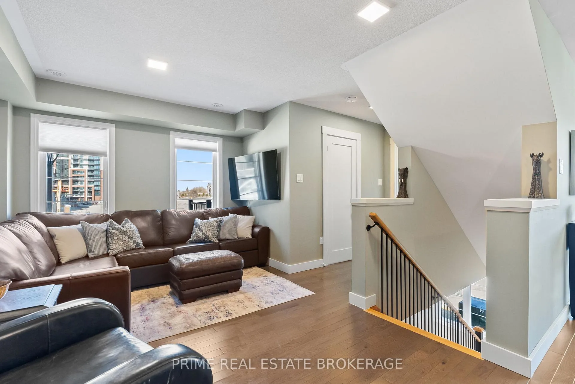Photo 11 of 2 King William Way, Clarington, Bowmanville — HOMEH
