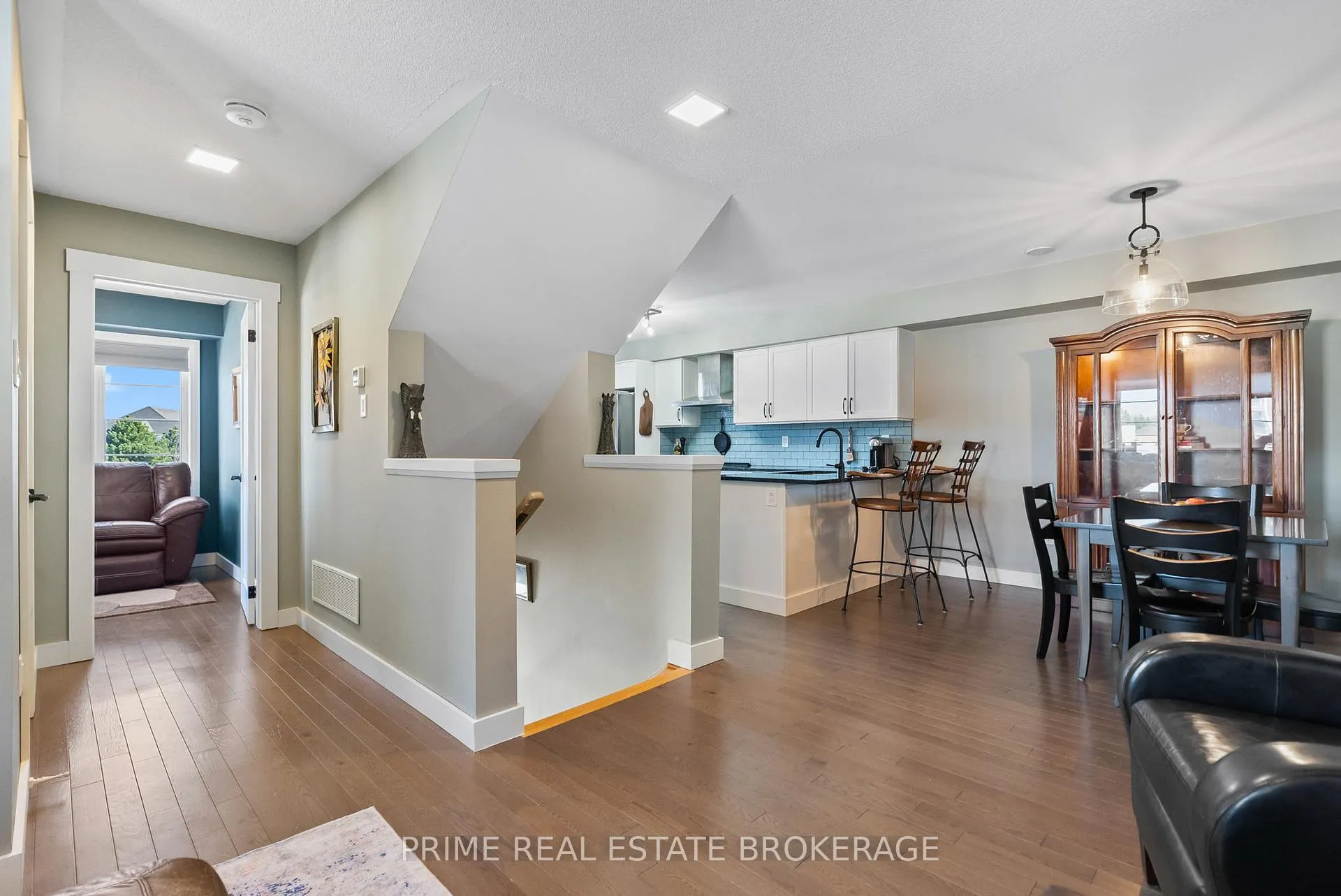 Photo 15 of 2 King William Way, Clarington, Bowmanville — HOMEH