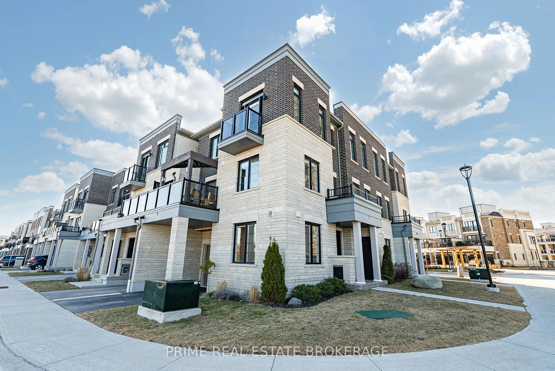 Photo 49 of 2 King William Way, Clarington, Bowmanville — HOMEH