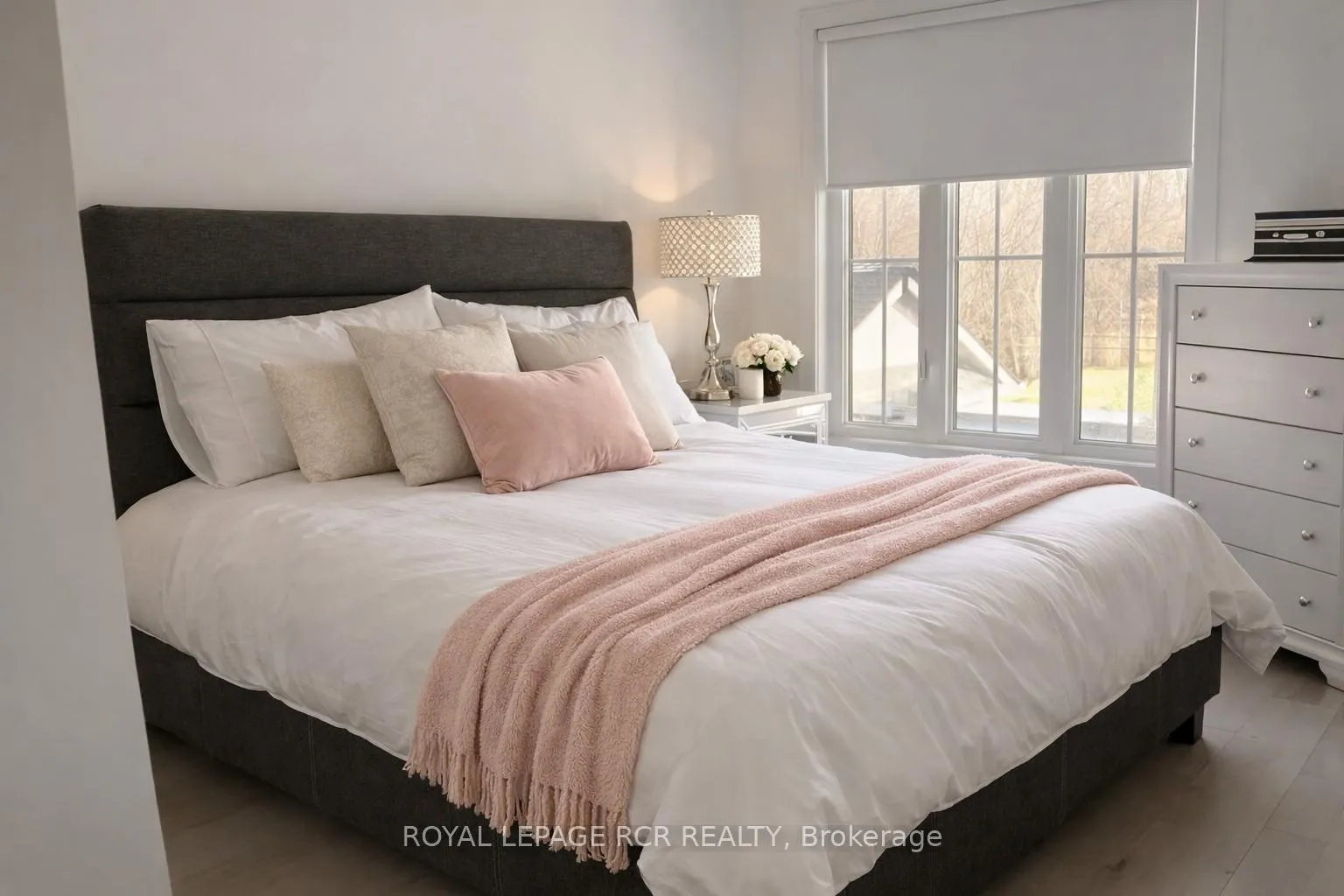 Photo 6 of Unit 1, 196 Pine Grove Road, Vaughan, Islington Woods — HOMEH