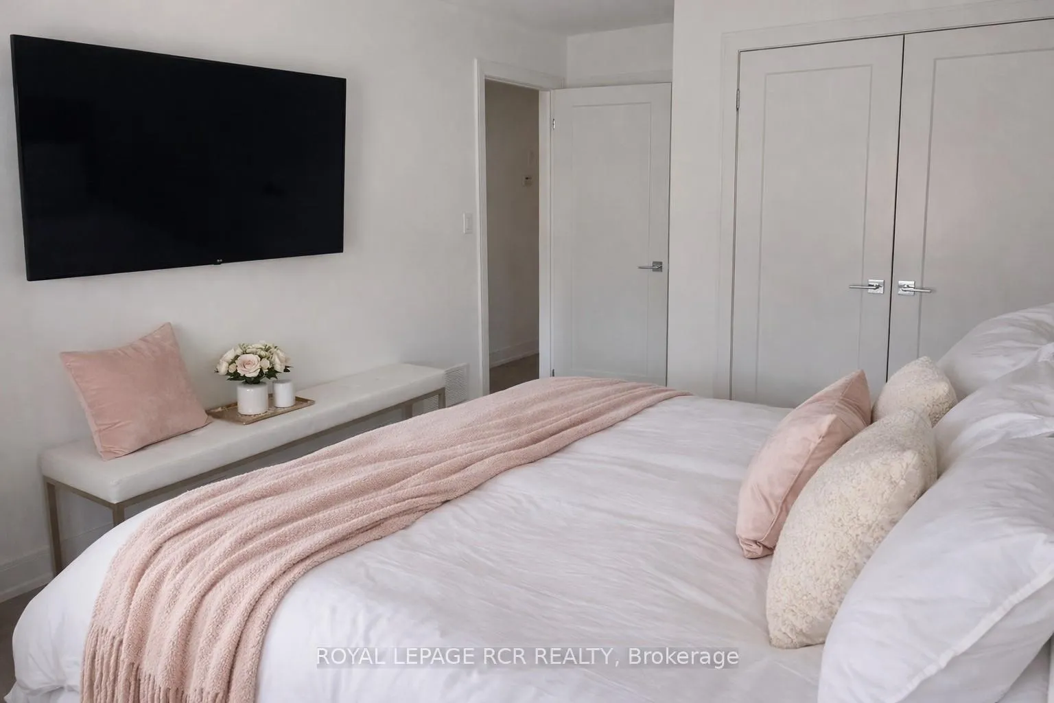Photo 7 of Unit 1, 196 Pine Grove Road, Vaughan, Islington Woods — HOMEH