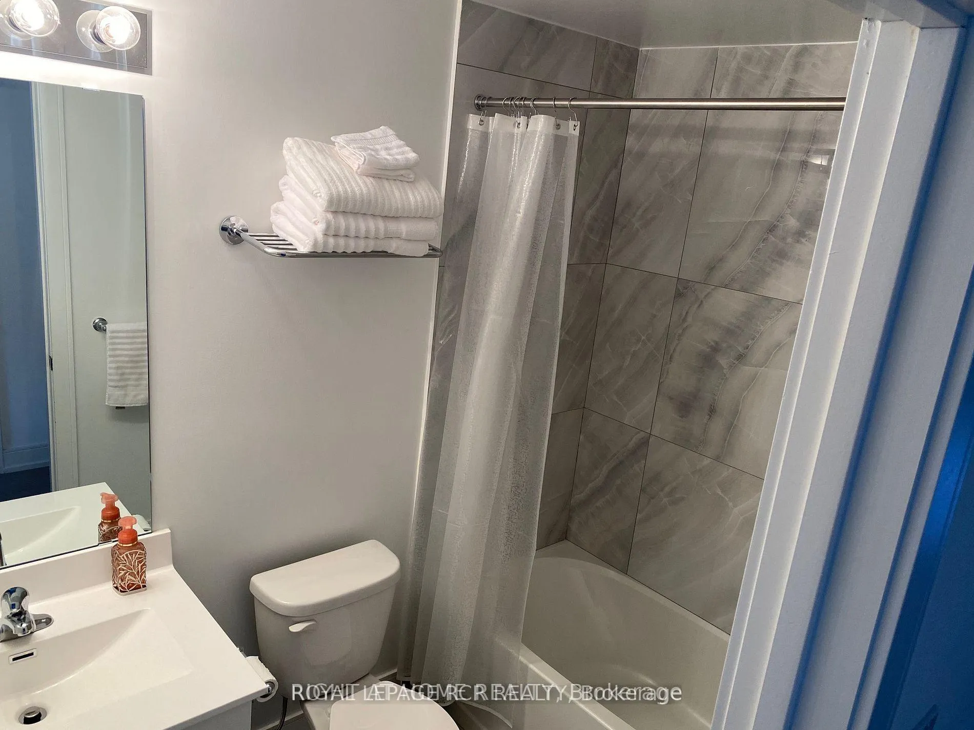 Photo 10 of Unit 1, 196 Pine Grove Road, Vaughan, Islington Woods — HOMEH