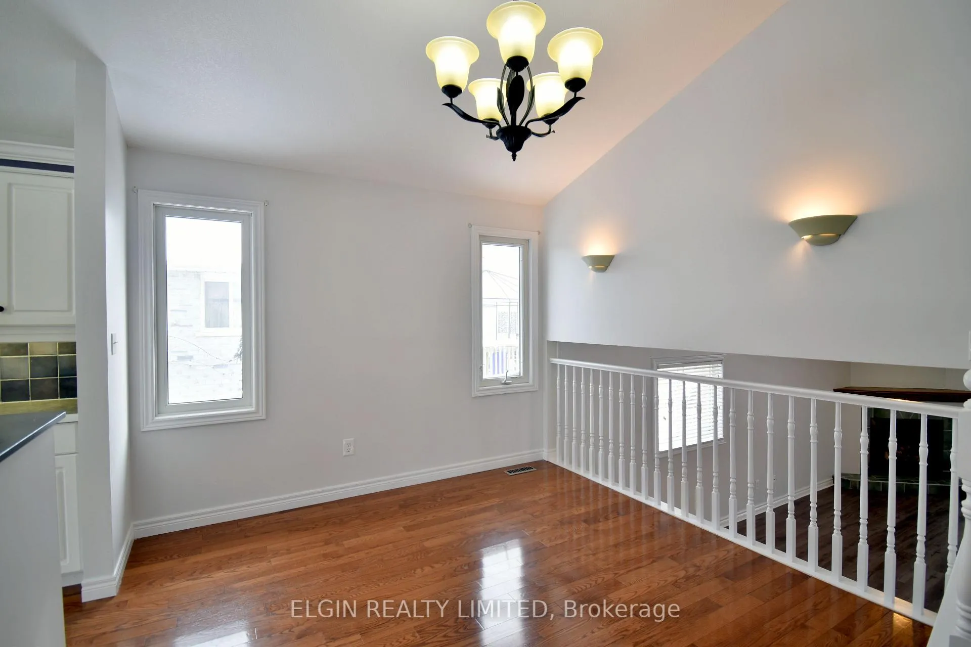 Photo 3 of 578 Wellington Street, St. Thomas — HOMEH