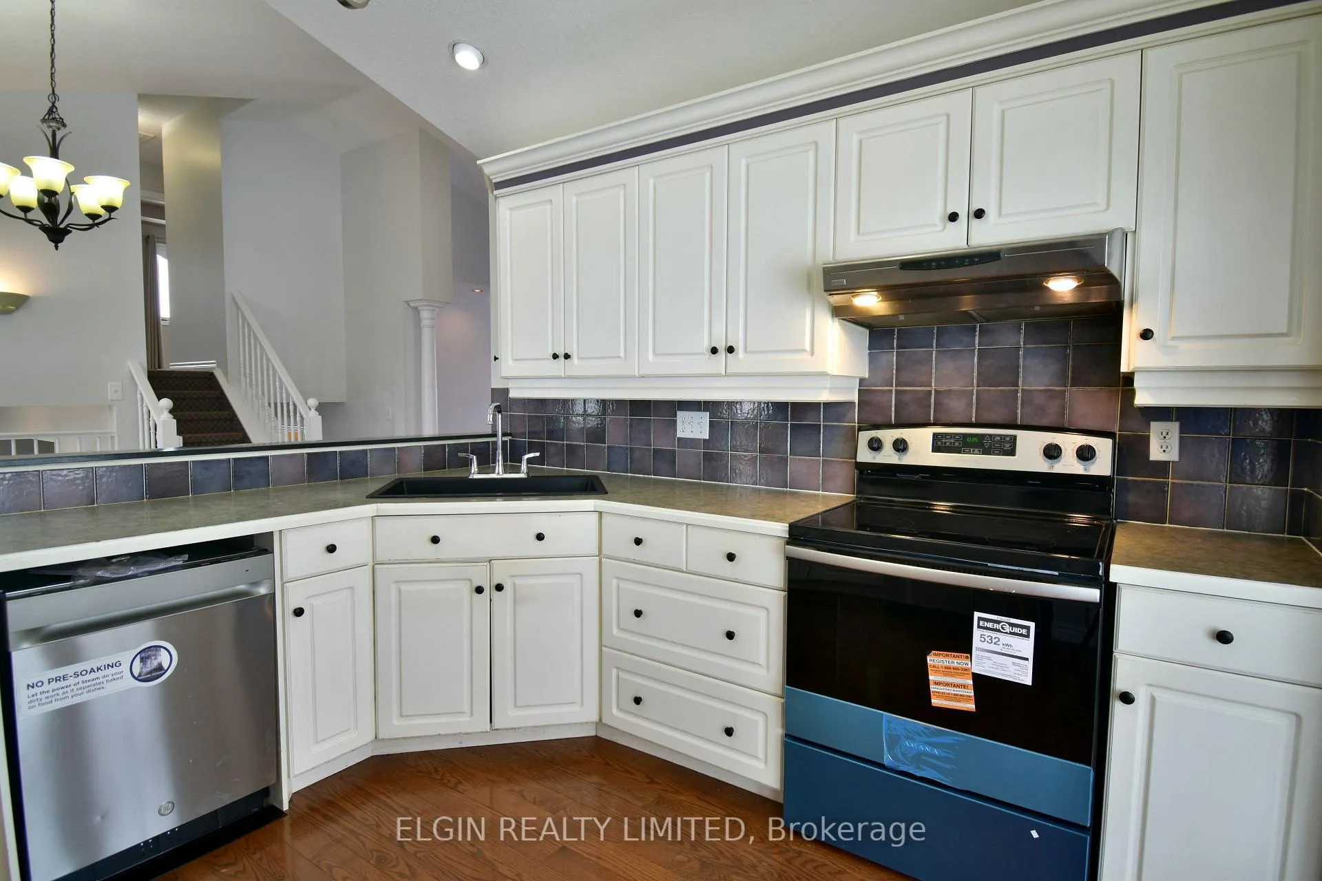 Photo 4 of 578 Wellington Street, St. Thomas — HOMEH