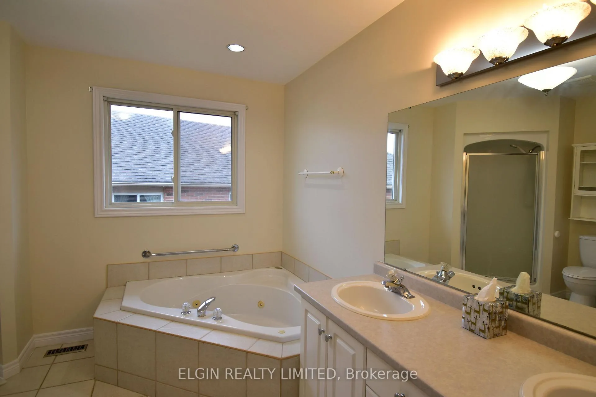 Photo 14 of 578 Wellington Street, St. Thomas — HOMEH