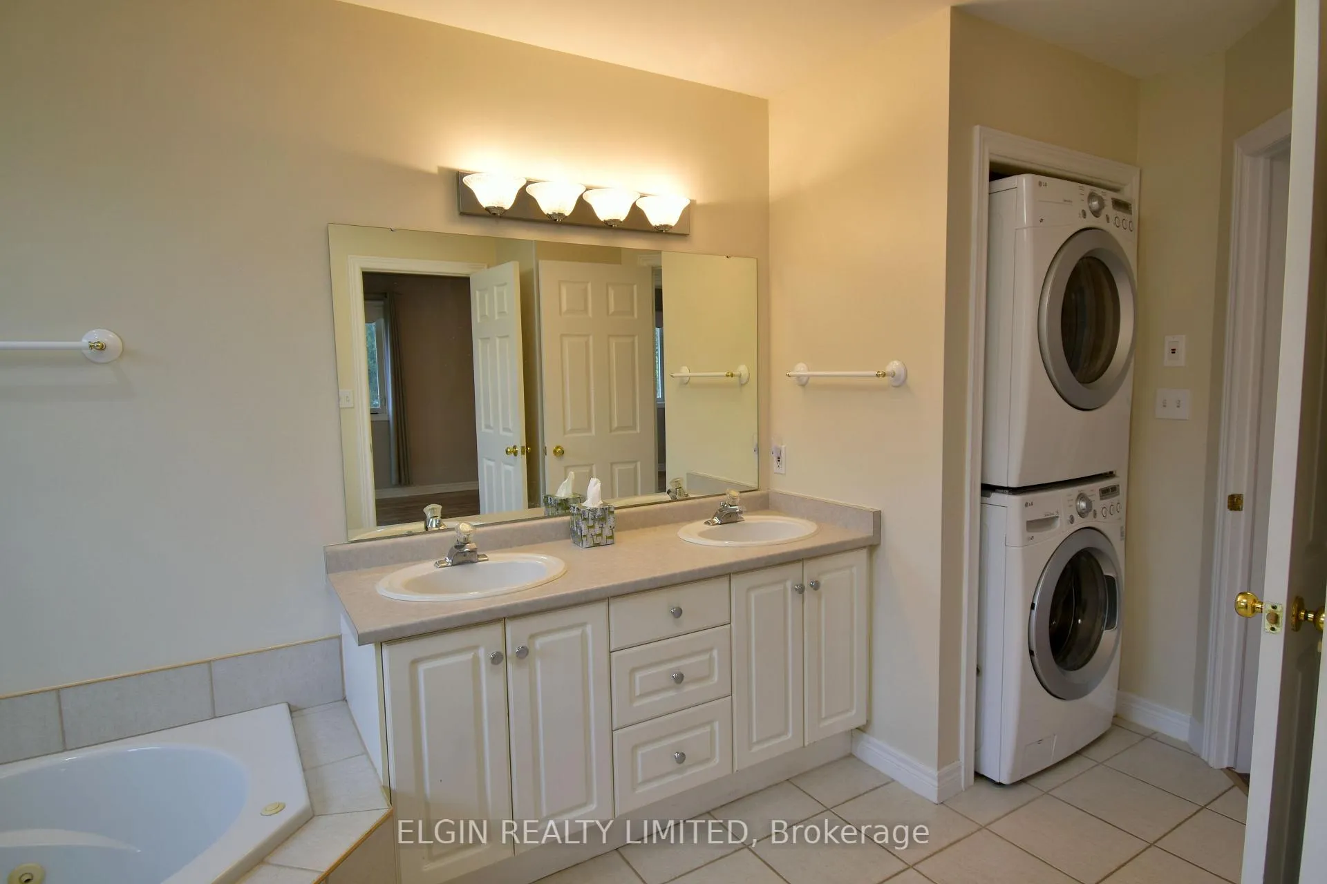 Photo 16 of 578 Wellington Street, St. Thomas — HOMEH