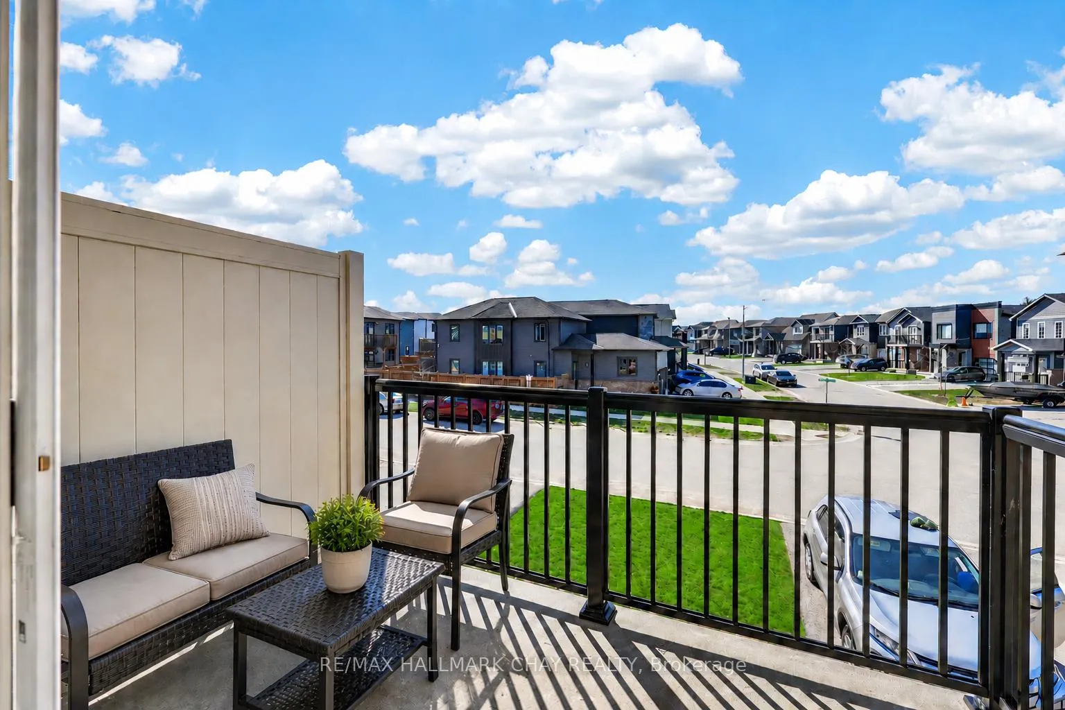 Photo 9 of 39 Kodiak Terrace, Barrie, Rural Barrie Southwest — HOMEH