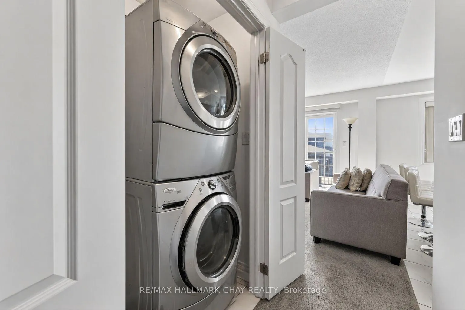 Photo 10 of 39 Kodiak Terrace, Barrie, Rural Barrie Southwest — HOMEH