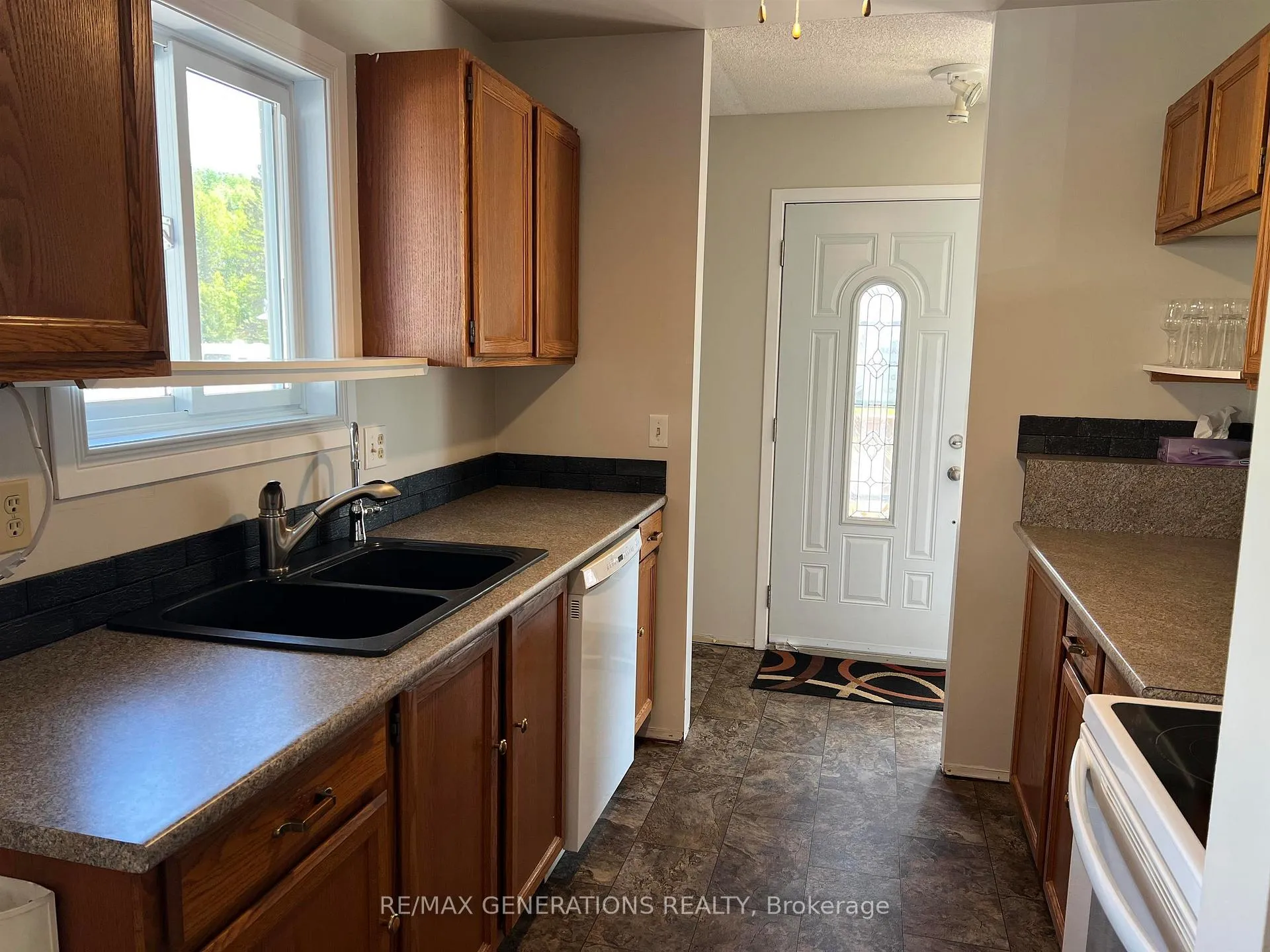 Photo 5 of 62 Hemlo Drive, Marathon — HOMEH