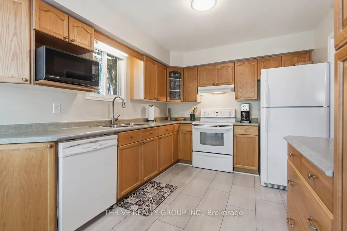 Photo 13 of 1410 Aspenridge Crescent, London, East A — HOMEH