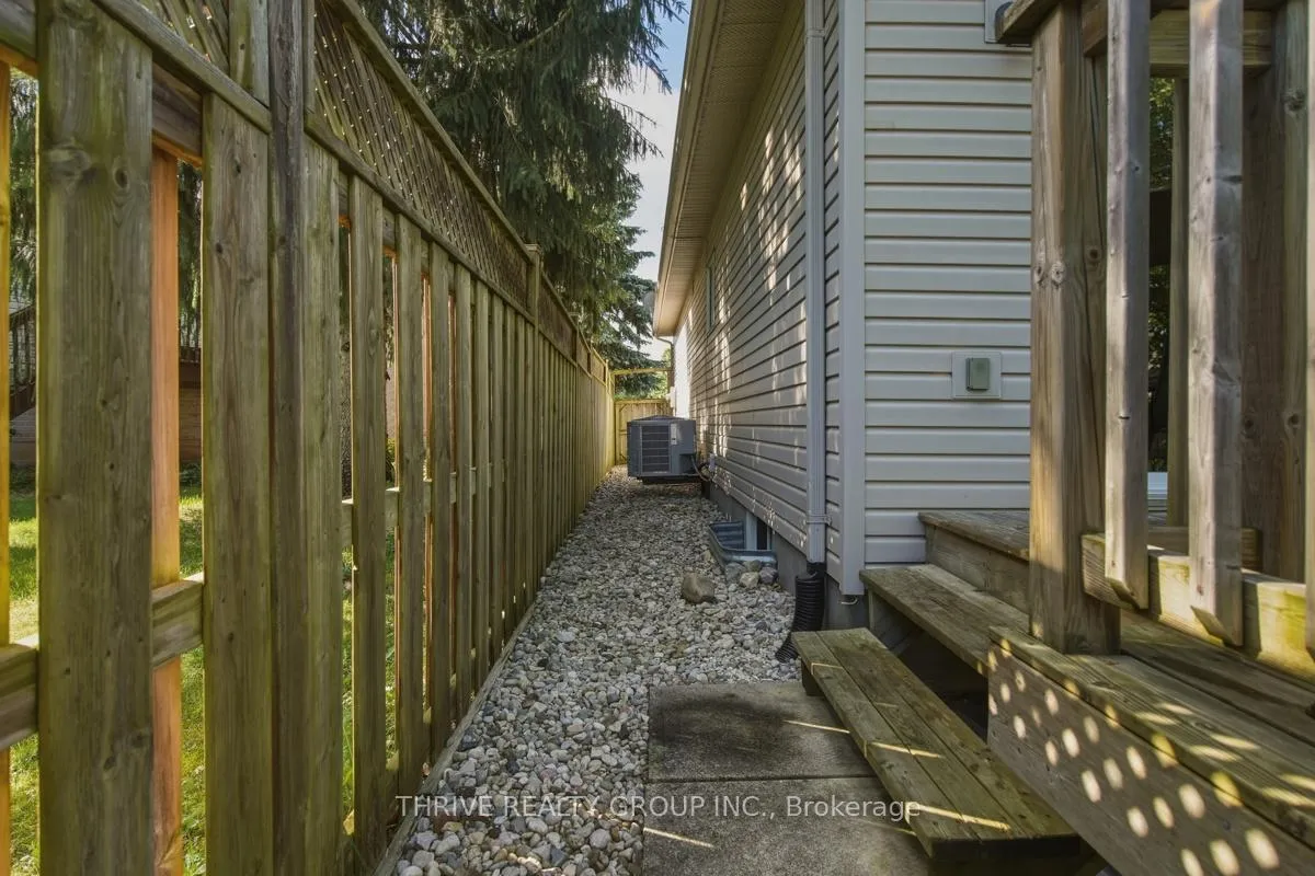 Photo 36 of 1410 Aspenridge Crescent, London, East A — HOMEH