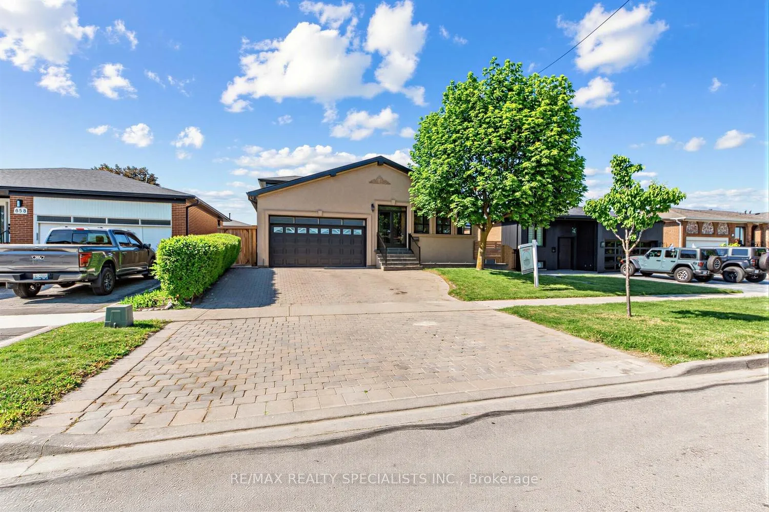 Photo 2 of 654 Woodbridge Avenue, Vaughan, West Woodbridge — HOMEH