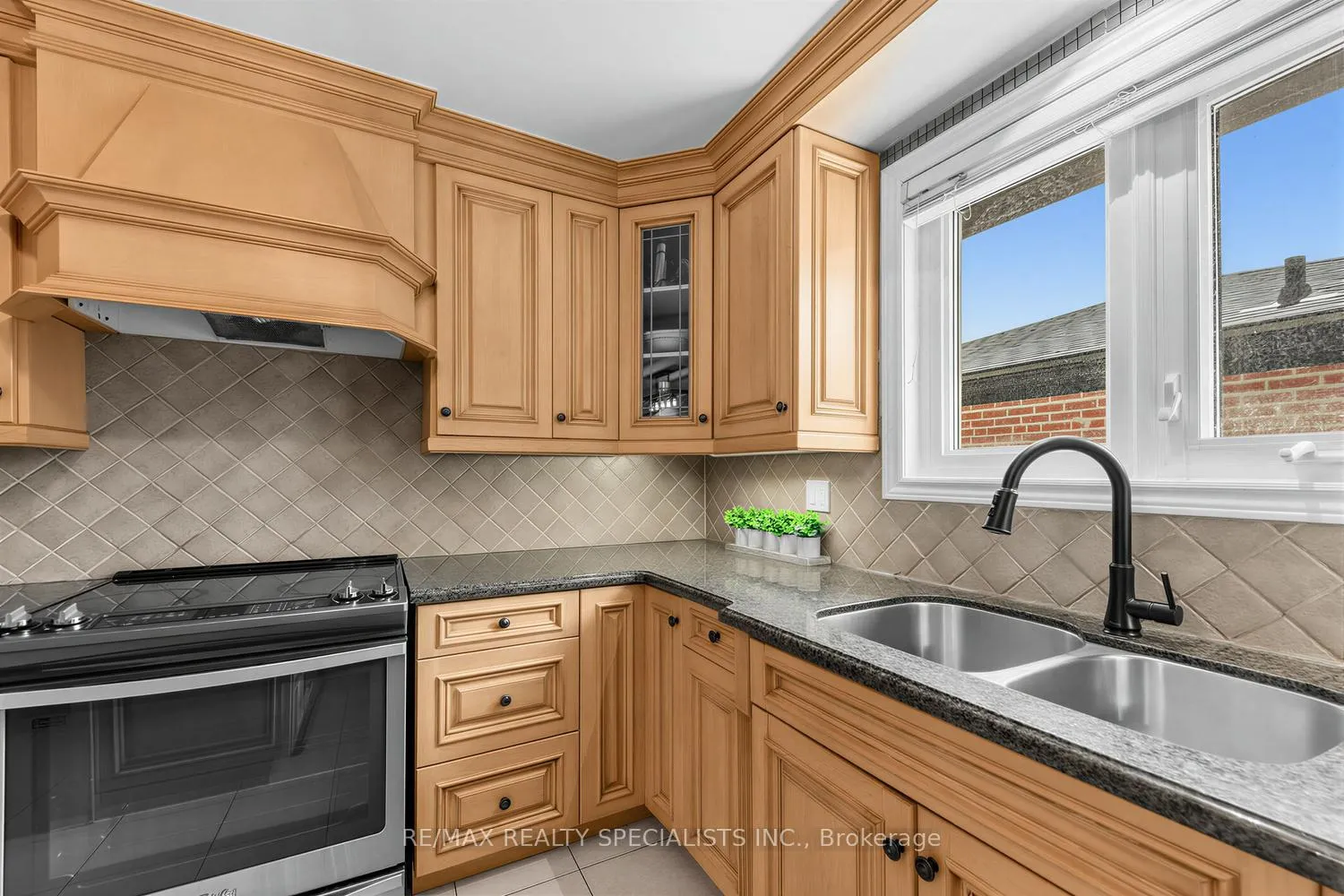 Photo 11 of 654 Woodbridge Avenue, Vaughan, West Woodbridge — HOMEH