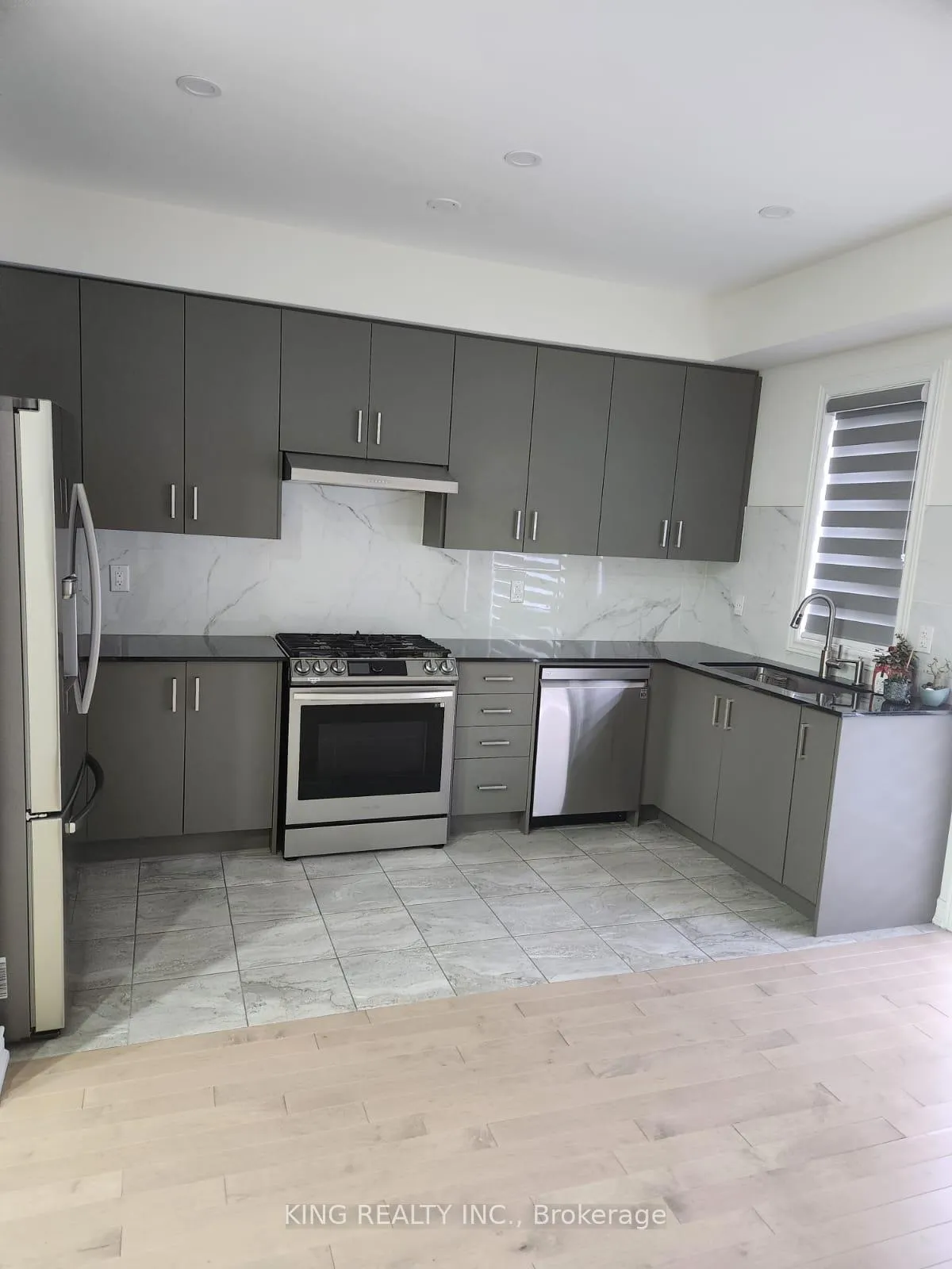Photo 5 of 3965 Thomas Alton Boulevard, Burlington, Alton — HOMEH
