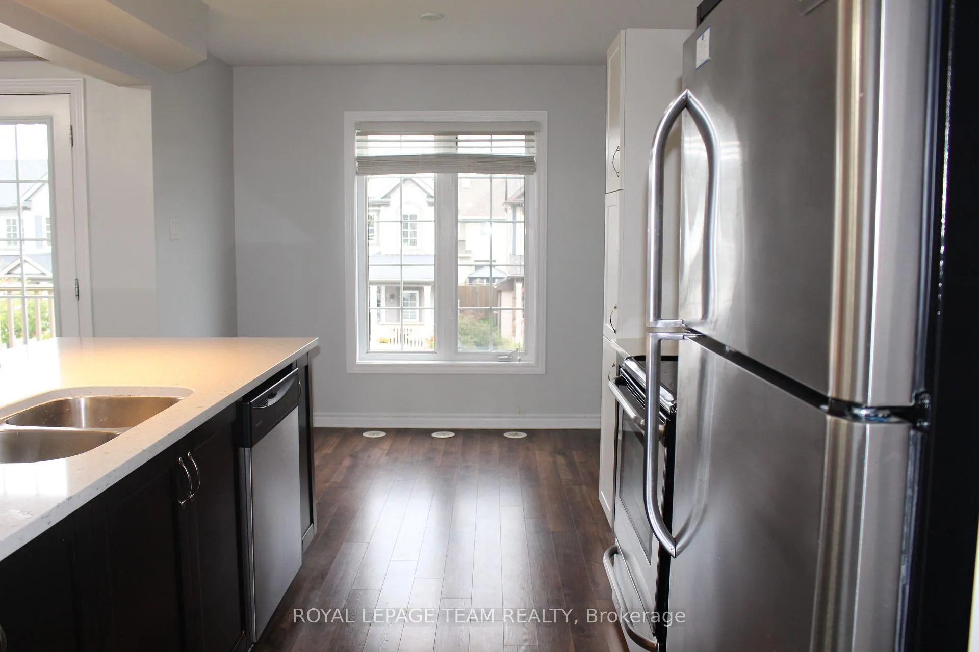 Photo 10 of 374 Sweet Grass Circle, Ottawa, Barrhaven - Half Moon Bay — HOMEH