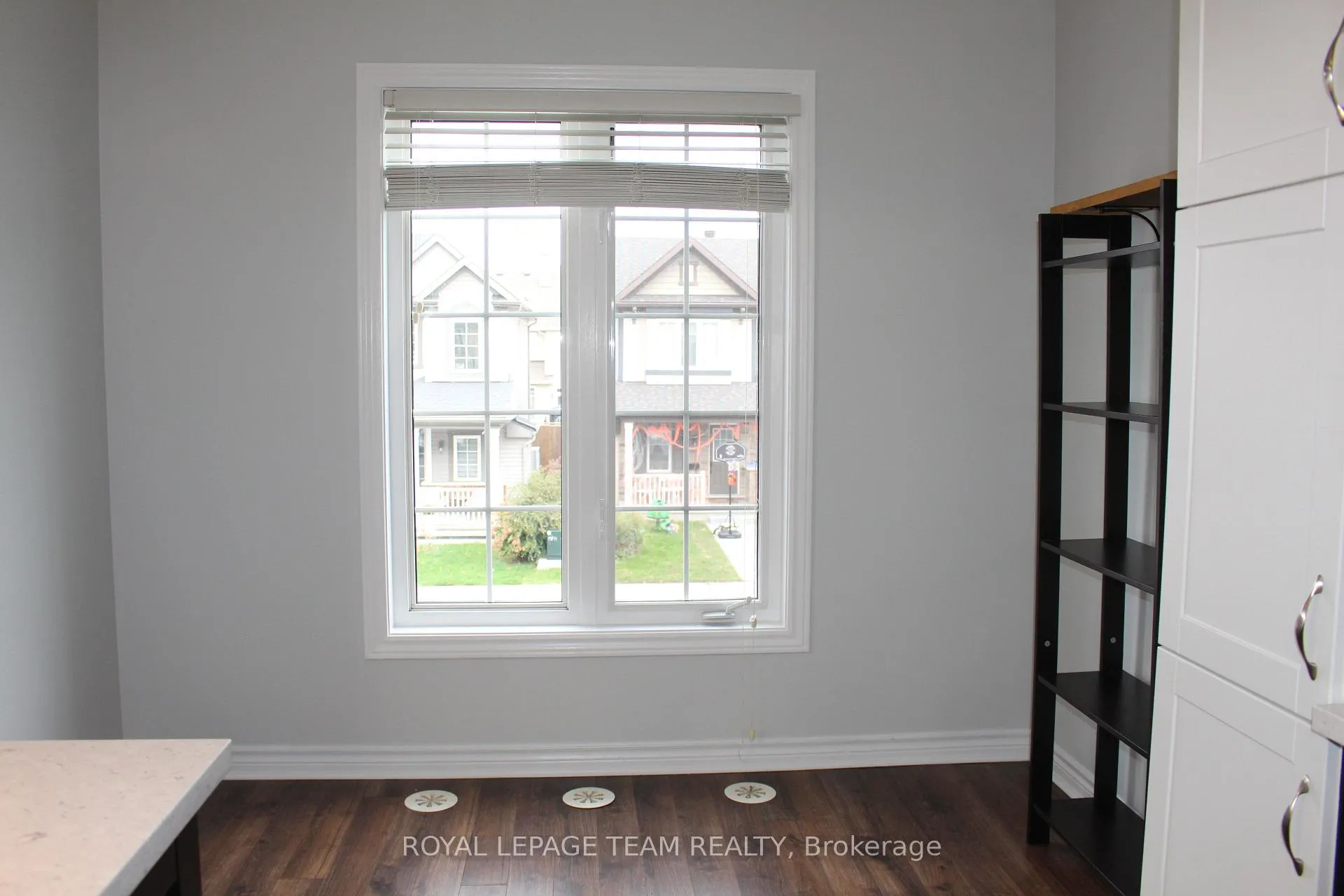 Photo 13 of 374 Sweet Grass Circle, Ottawa, Barrhaven - Half Moon Bay — HOMEH