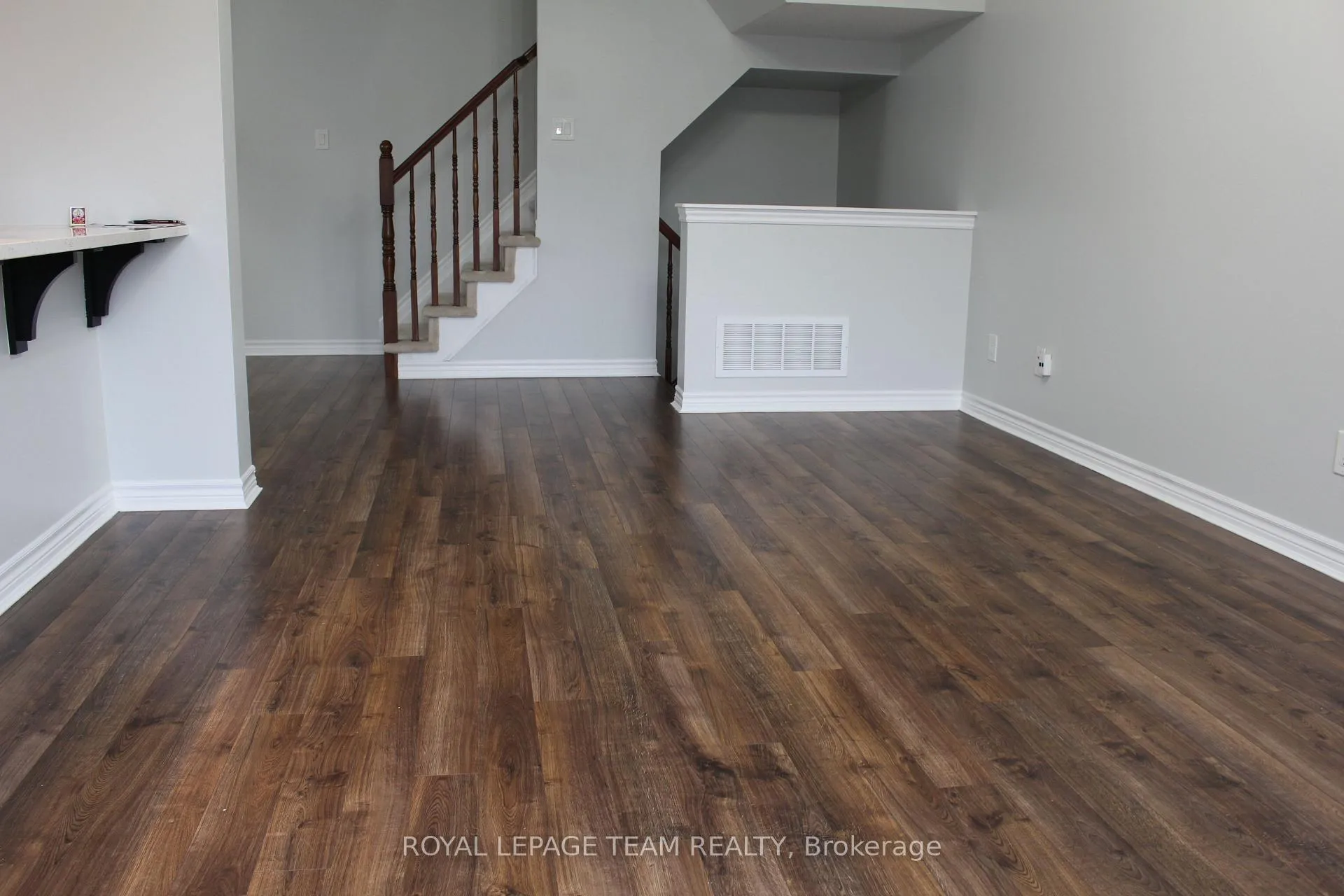 Photo 14 of 374 Sweet Grass Circle, Ottawa, Barrhaven - Half Moon Bay — HOMEH