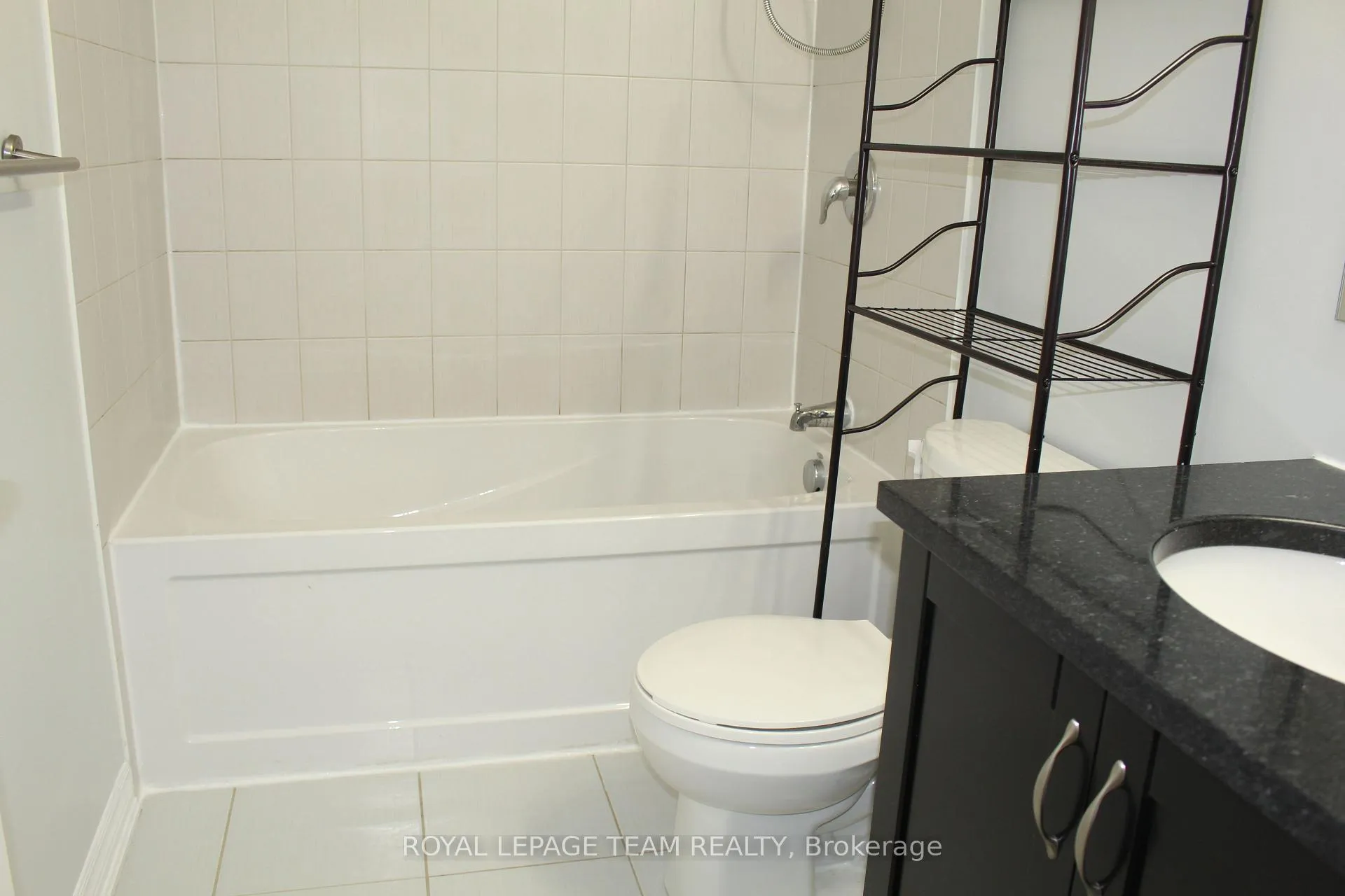 Photo 19 of 374 Sweet Grass Circle, Ottawa, Barrhaven - Half Moon Bay — HOMEH