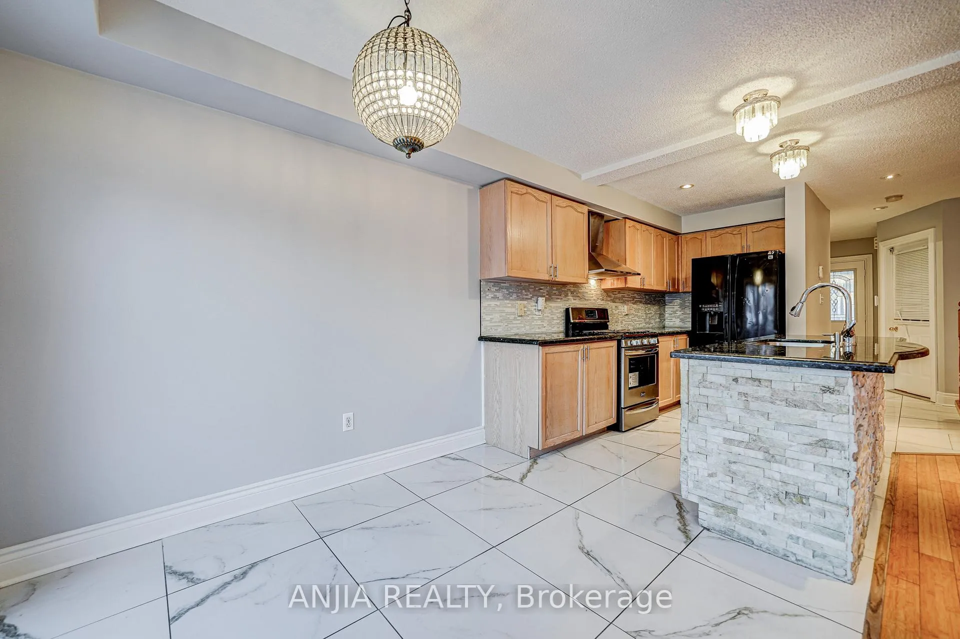 Photo 11 of 146 Billingsley Crescent, Markham, Cedarwood — HOMEH