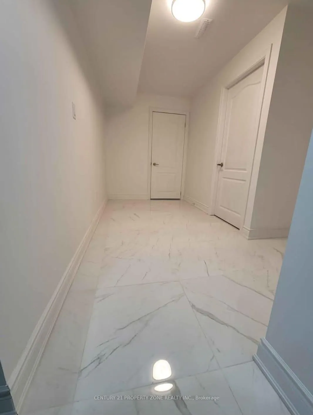 Photo 8 of 22 Brentcliff Drive, Brampton, Fletcher's Meadow — HOMEH